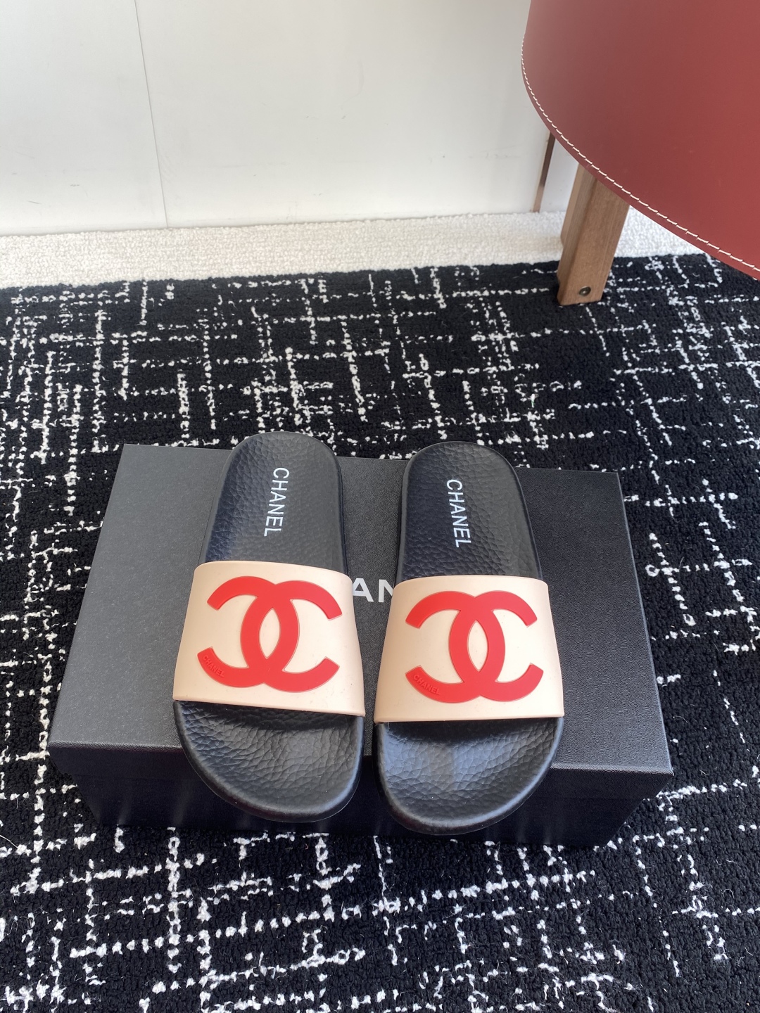 代购级
CHANEL 25ss 春夏沙滩拖鞋 系列 香奈儿 国内国外专柜断货王，找遍国内专柜心心念念终于