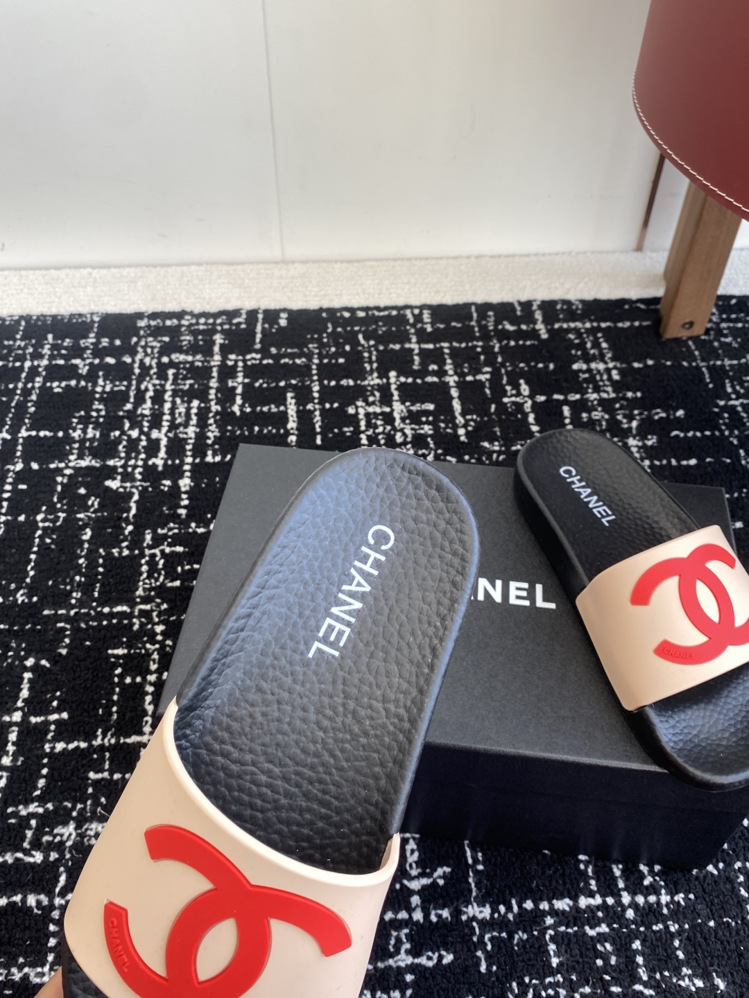 代购级
CHANEL 25ss 春夏沙滩拖鞋 系列 香奈儿 国内国外专柜断货王，找遍国内专柜心心念念终于