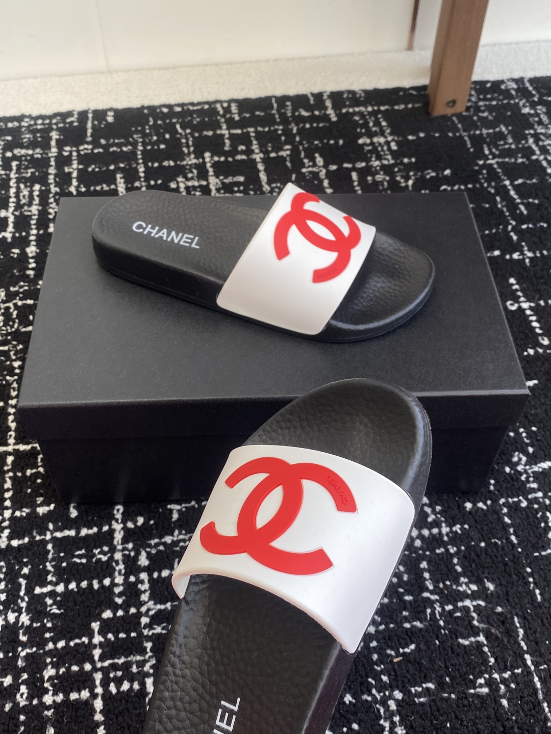 代购级
CHANEL 25ss 春夏沙滩拖鞋 系列 香奈儿 国内国外专柜断货王，找遍国内专柜心心念念终于