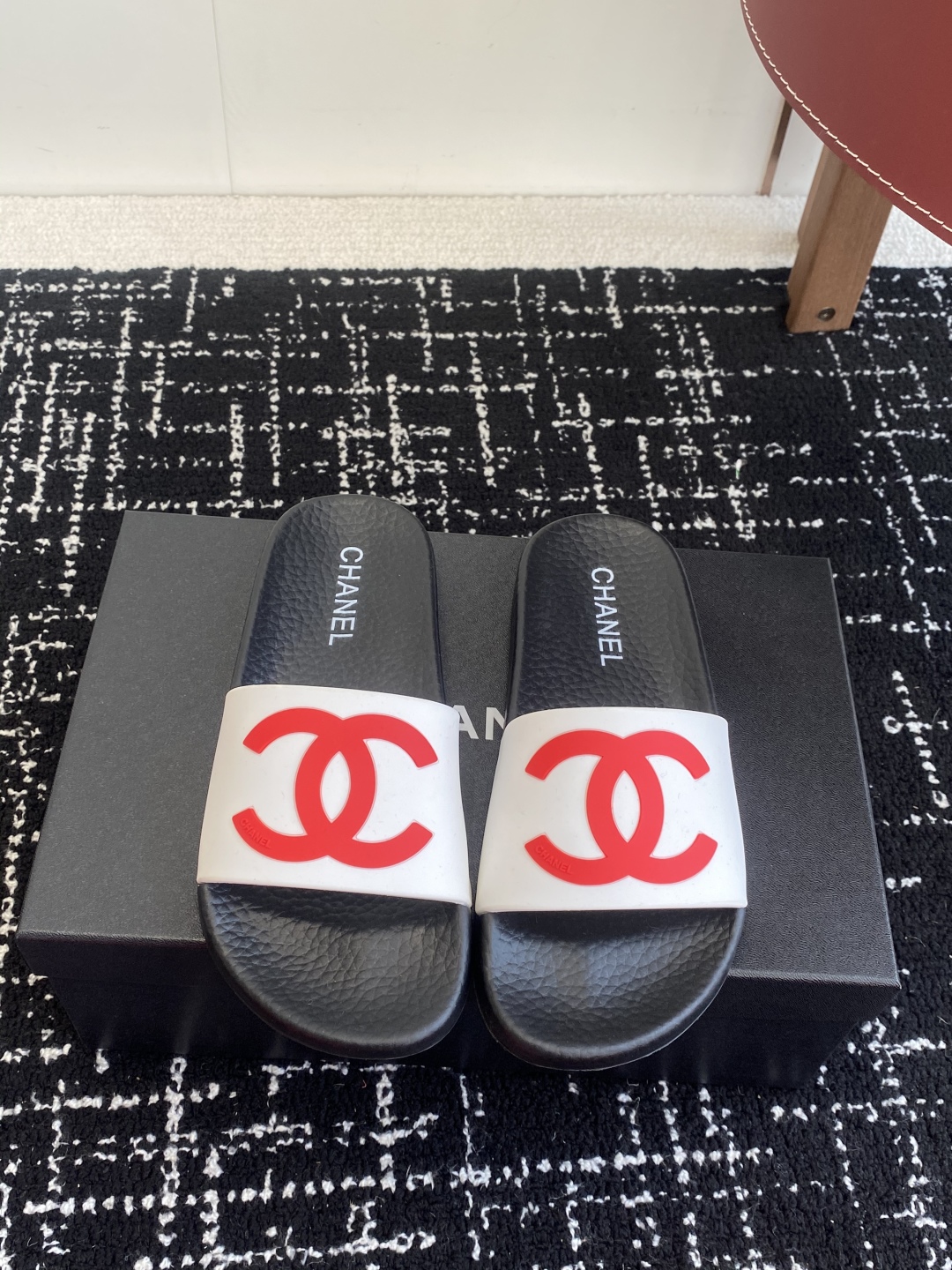 代购级
CHANEL 25ss 春夏沙滩拖鞋 系列 香奈儿 国内国外专柜断货王，找遍国内专柜心心念念终于
