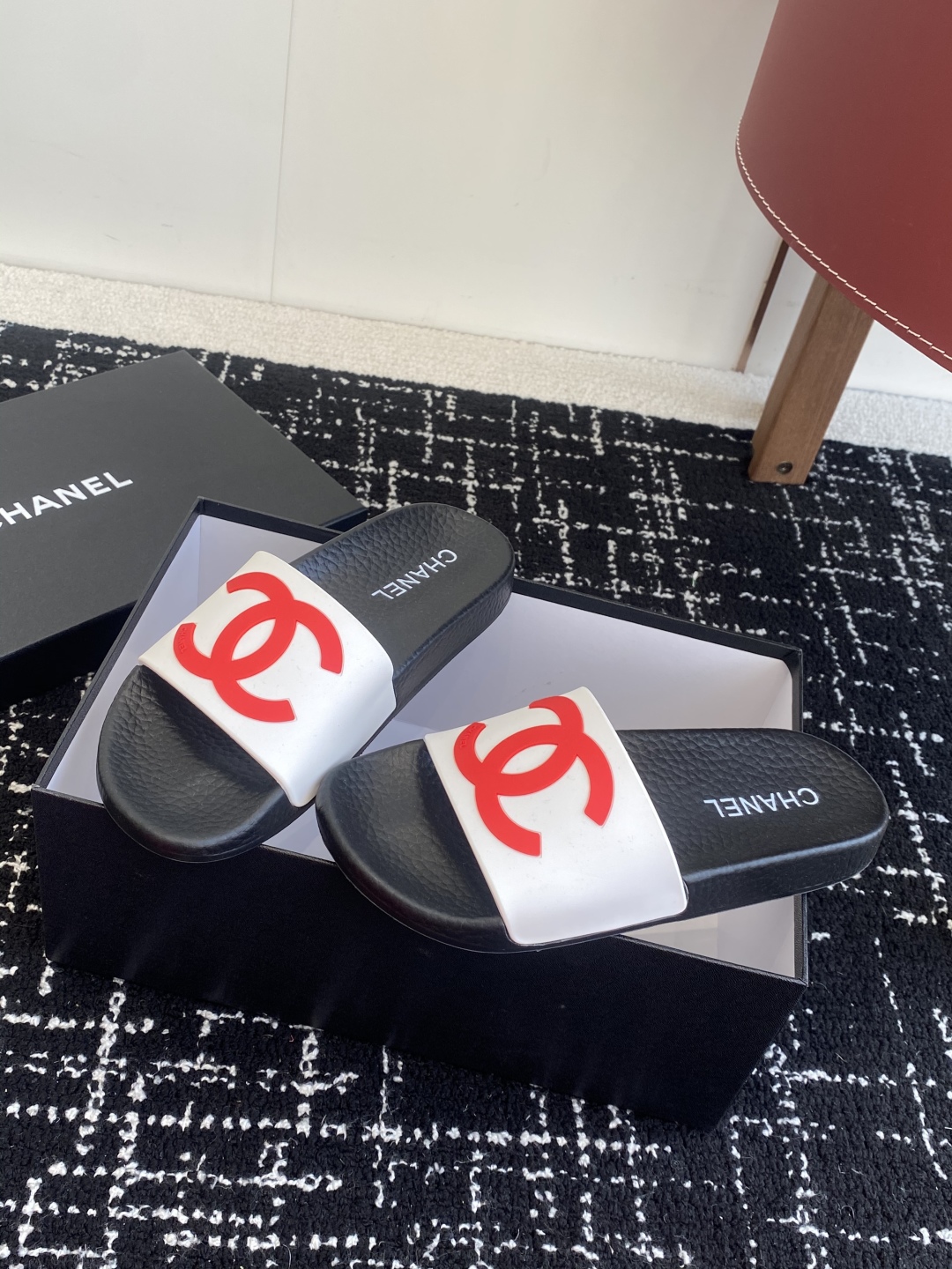 代购级
CHANEL 25ss 春夏沙滩拖鞋 系列 香奈儿 国内国外专柜断货王，找遍国内专柜心心念念终于