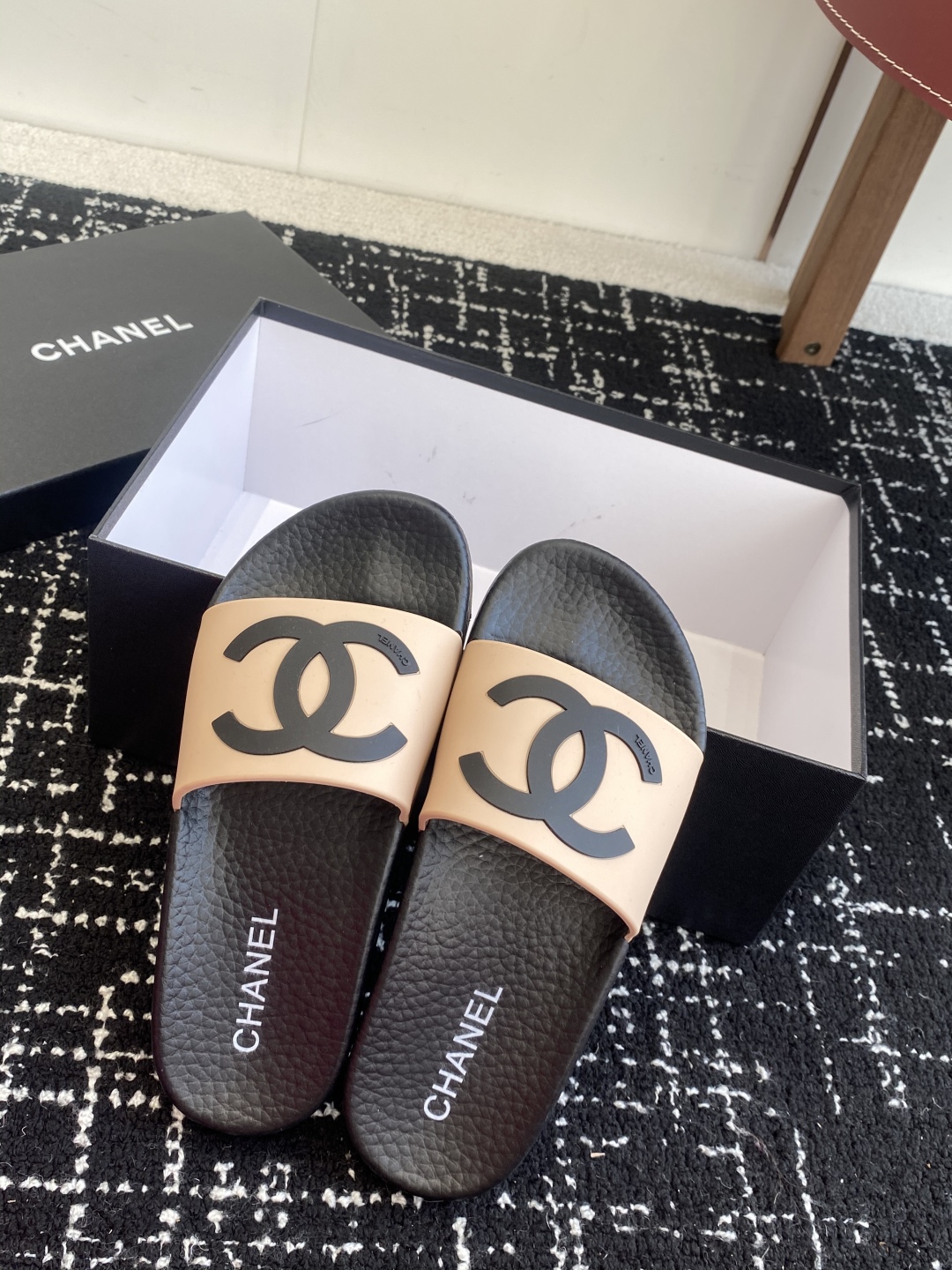 代购级
CHANEL 25ss 春夏沙滩拖鞋 系列 香奈儿 国内国外专柜断货王，找遍国内专柜心心念念终于
