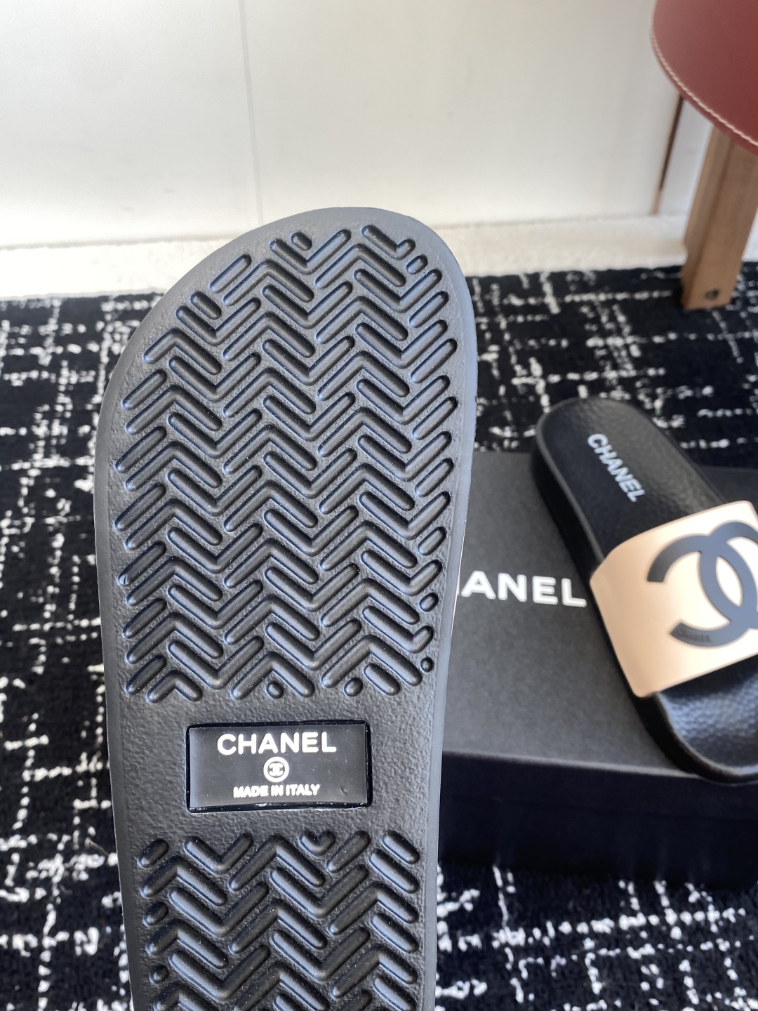 代购级
CHANEL 25ss 春夏沙滩拖鞋 系列 香奈儿 国内国外专柜断货王，找遍国内专柜心心念念终于