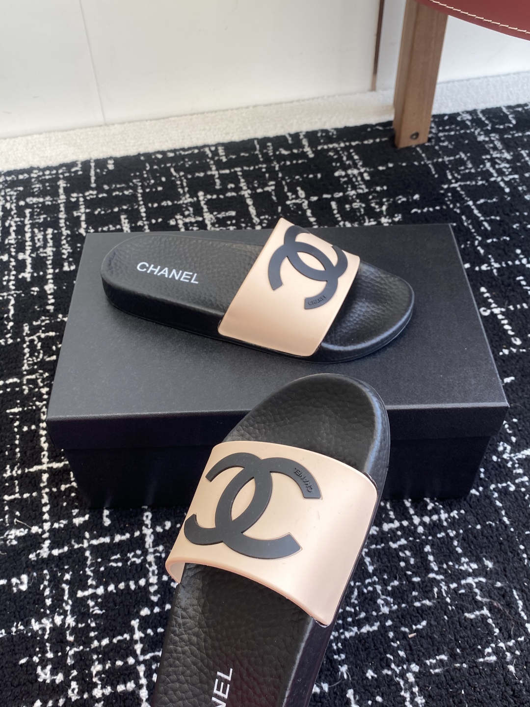 代购级
CHANEL 25ss 春夏沙滩拖鞋 系列 香奈儿 国内国外专柜断货王，找遍国内专柜心心念念终于