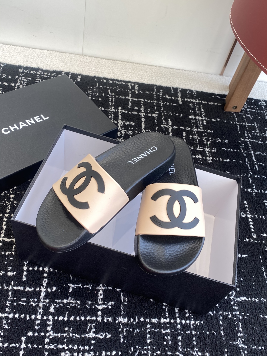 代购级
CHANEL 25ss 春夏沙滩拖鞋 系列 香奈儿 国内国外专柜断货王，找遍国内专柜心心念念终于
