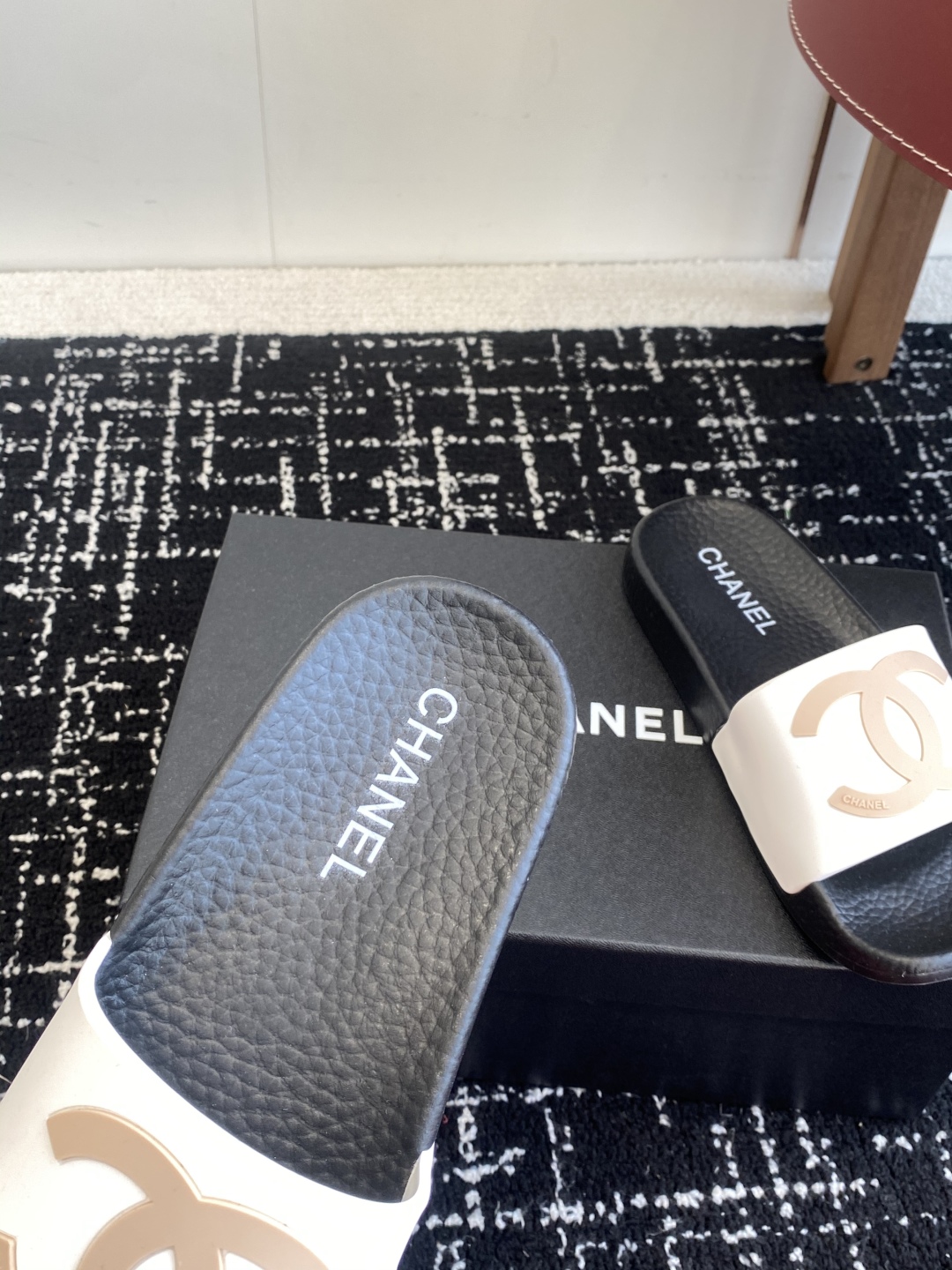 代购级
CHANEL 25ss 春夏沙滩拖鞋 系列 香奈儿 国内国外专柜断货王，找遍国内专柜心心念念终于