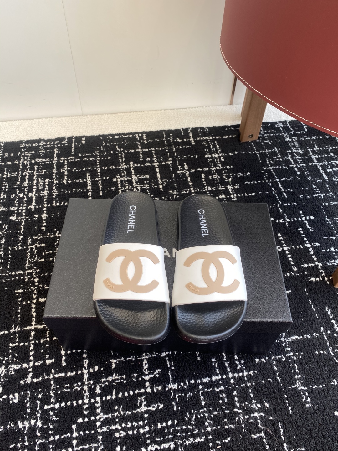 代购级
CHANEL 25ss 春夏沙滩拖鞋 系列 香奈儿 国内国外专柜断货王，找遍国内专柜心心念念终于