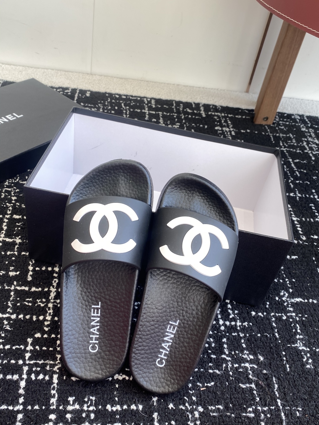 代购级
CHANEL 25ss 春夏沙滩拖鞋 系列 香奈儿 国内国外专柜断货王，找遍国内专柜心心念念终于