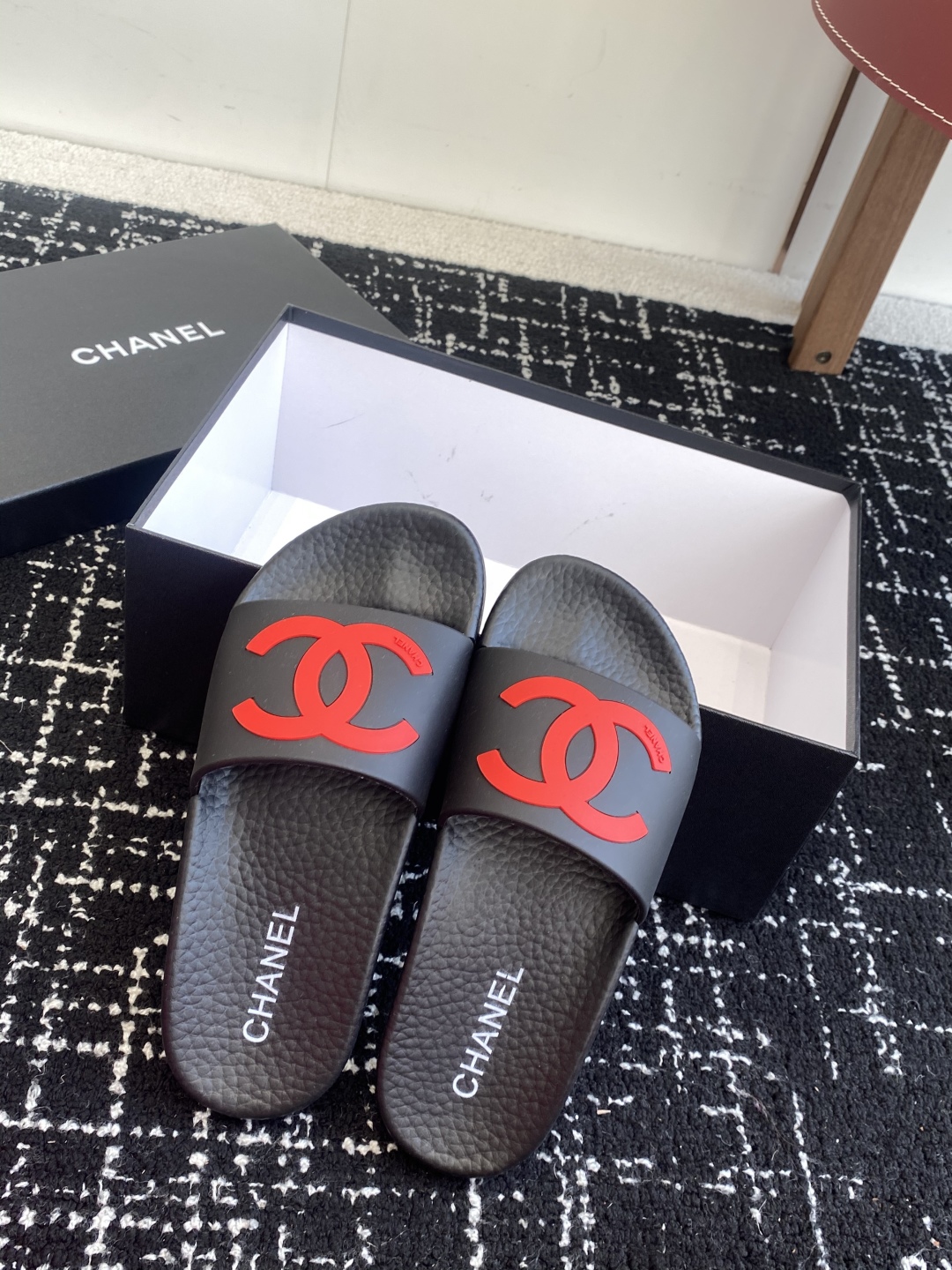 代购级
CHANEL 25ss 春夏沙滩拖鞋 系列 香奈儿 国内国外专柜断货王，找遍国内专柜心心念念终于