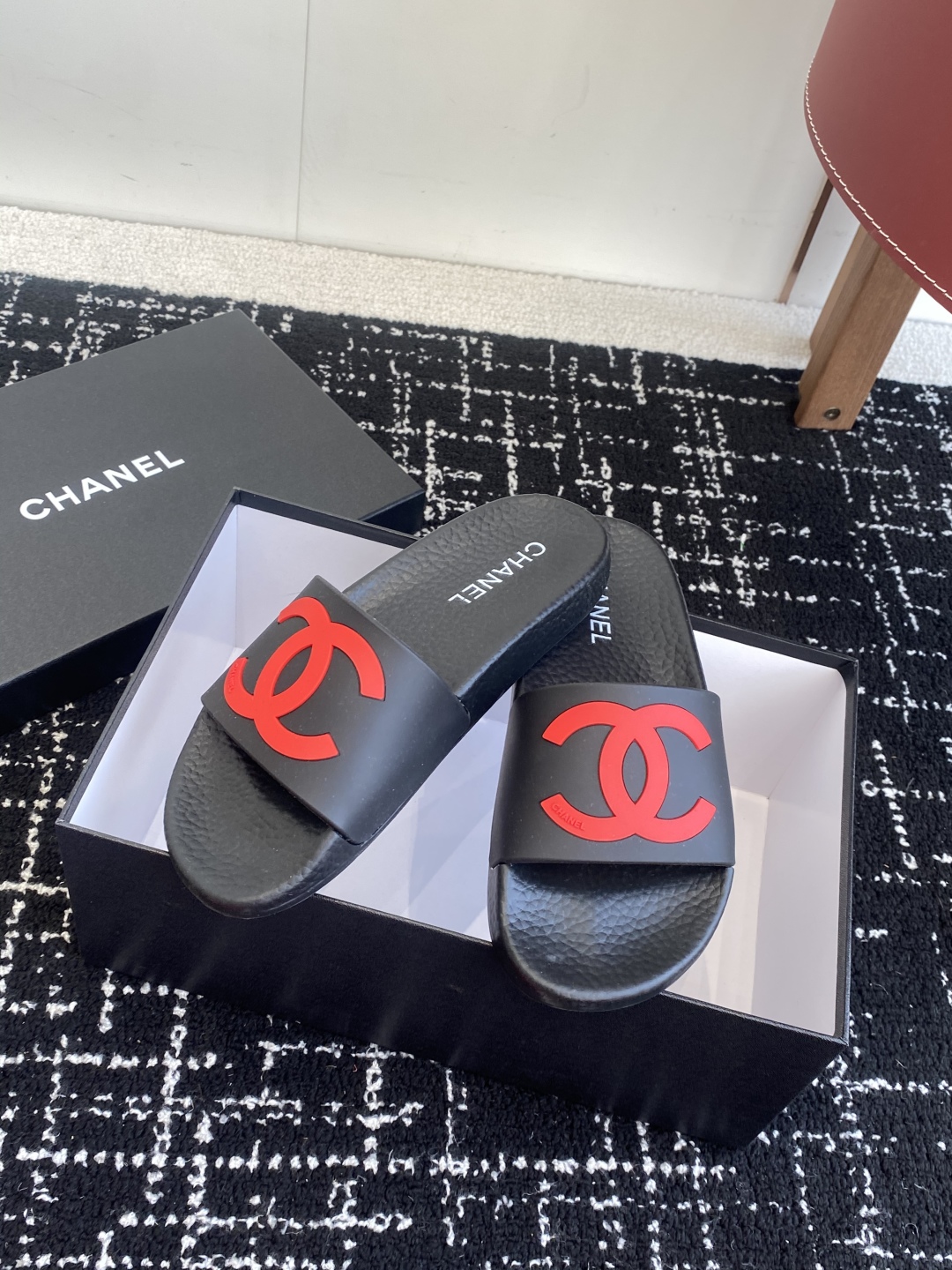 代购级
CHANEL 25ss 春夏沙滩拖鞋 系列 香奈儿 国内国外专柜断货王，找遍国内专柜心心念念终于