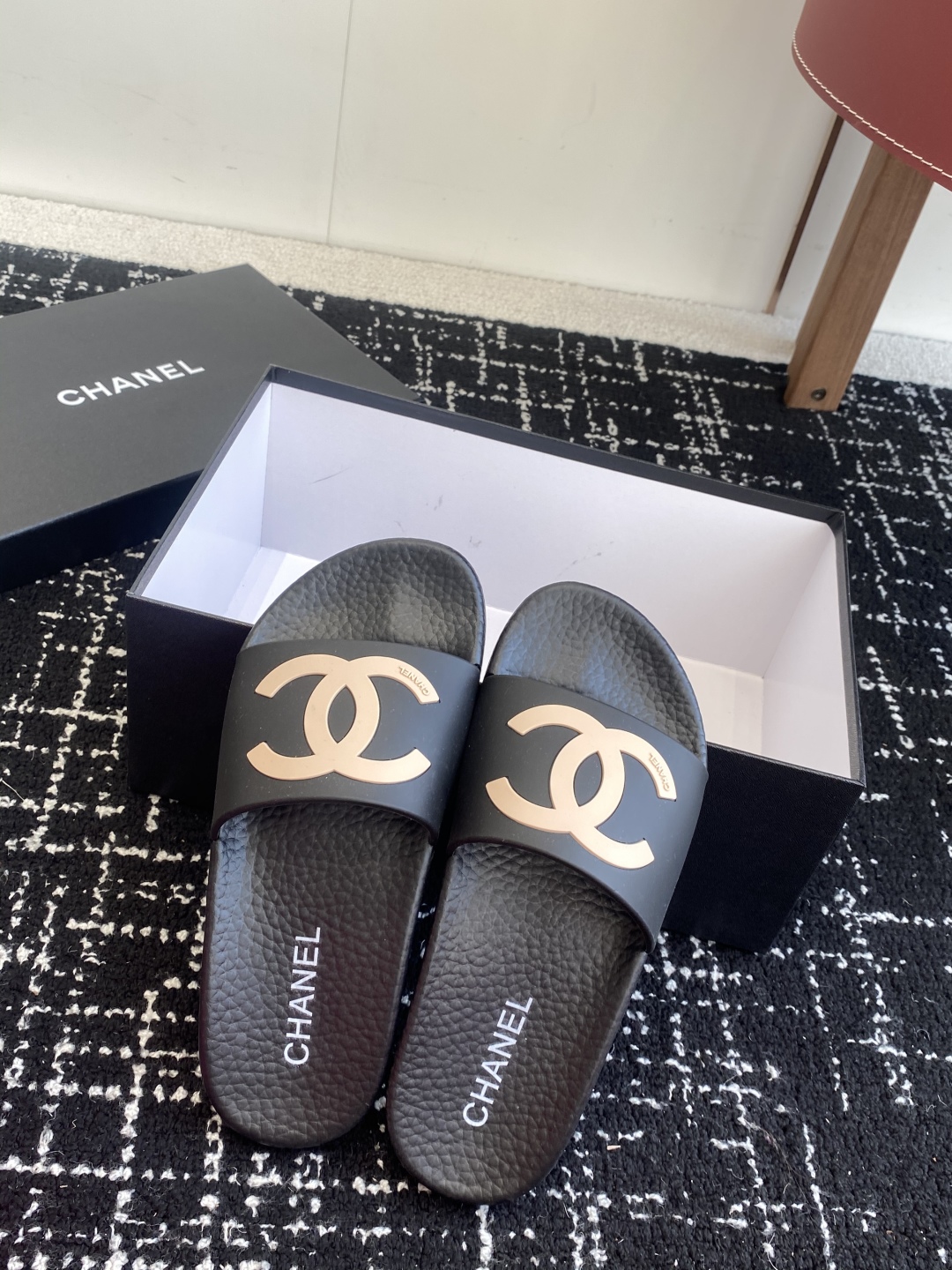 代购级
CHANEL 25ss 春夏沙滩拖鞋 系列 香奈儿 国内国外专柜断货王，找遍国内专柜心心念念终于