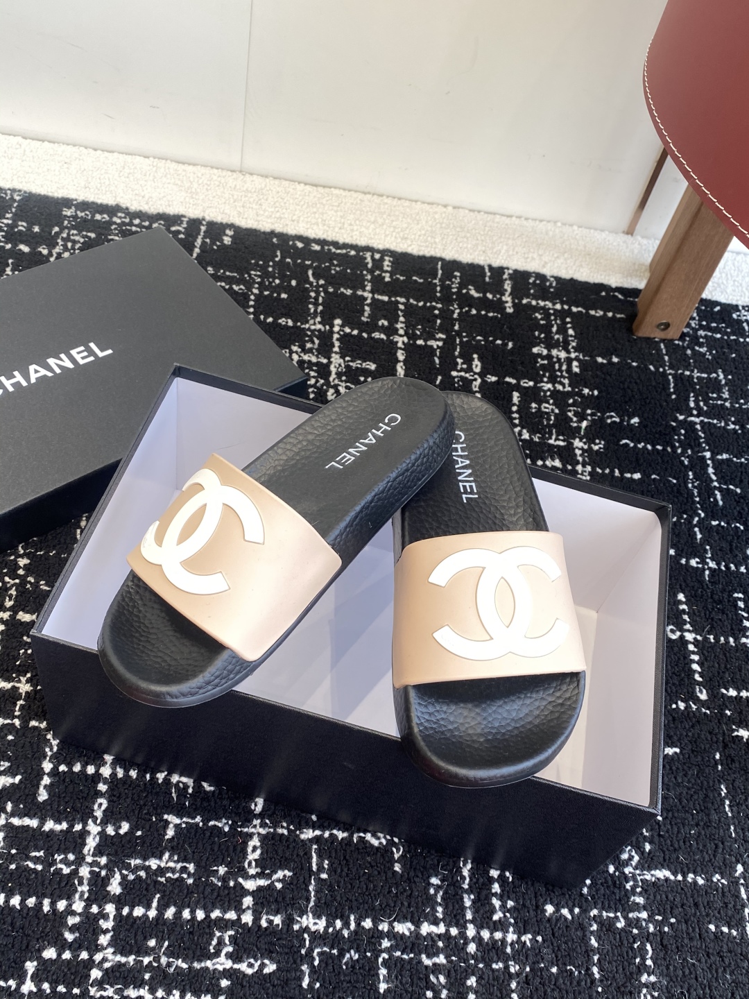 代购级
CHANEL 25ss 春夏沙滩拖鞋 系列 香奈儿 国内国外专柜断货王，找遍国内专柜心心念念终于