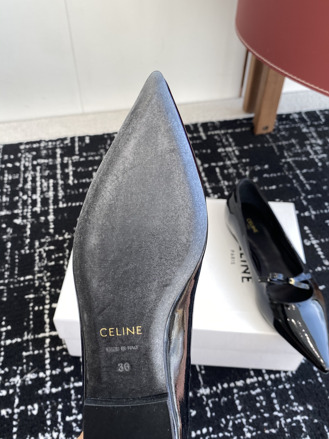 代购级
CELINE 思琳 2025SS新款凯旋门尖头平底鞋
性感气质尖头单鞋干净利落

超显腿细，无论