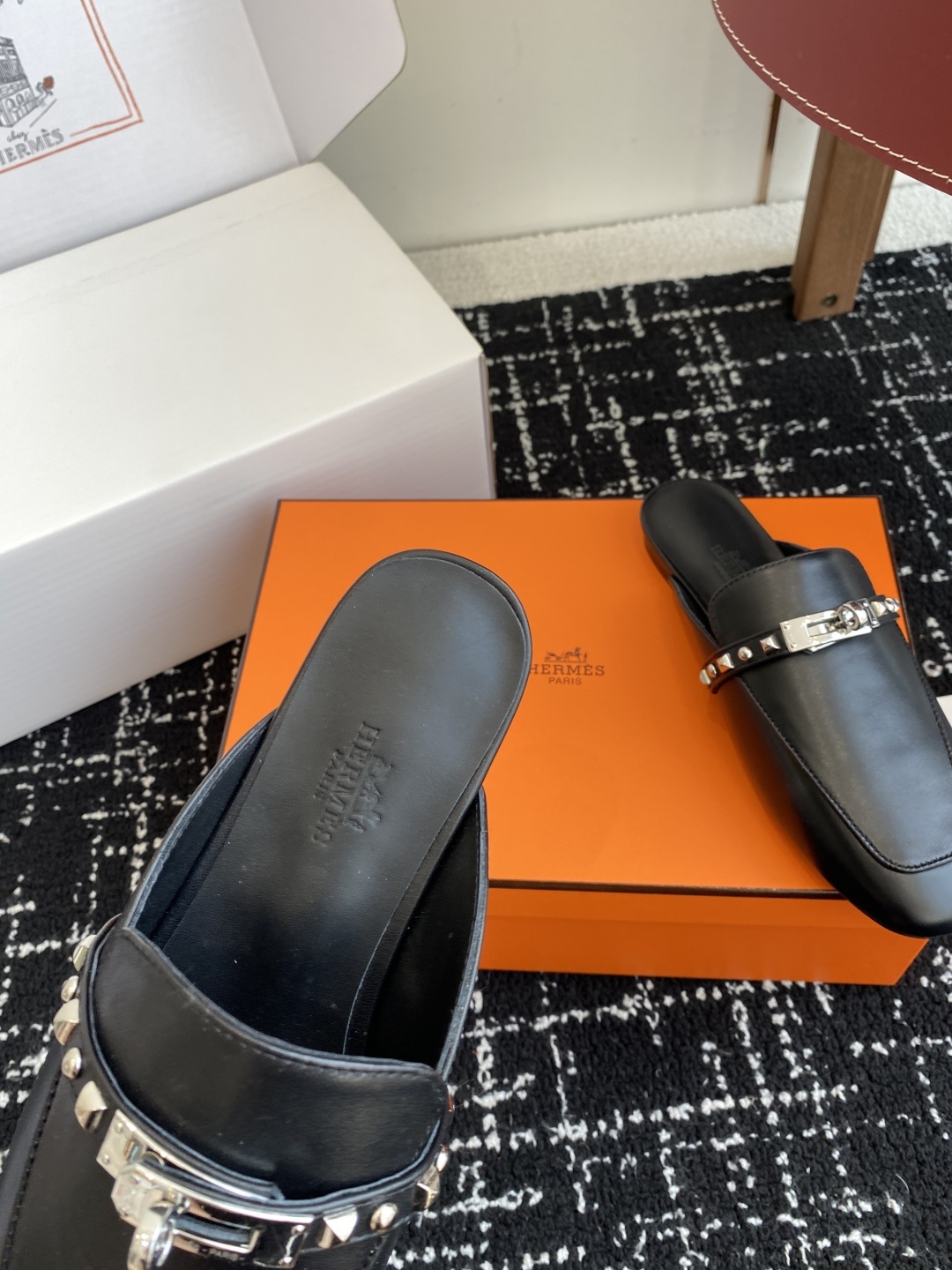 代购级(⚠️✈️飞机盒包装)
Hermes 爱马仕半拖 钮钉款 Kelly 毋庸置疑是奢侈品中的翘楚