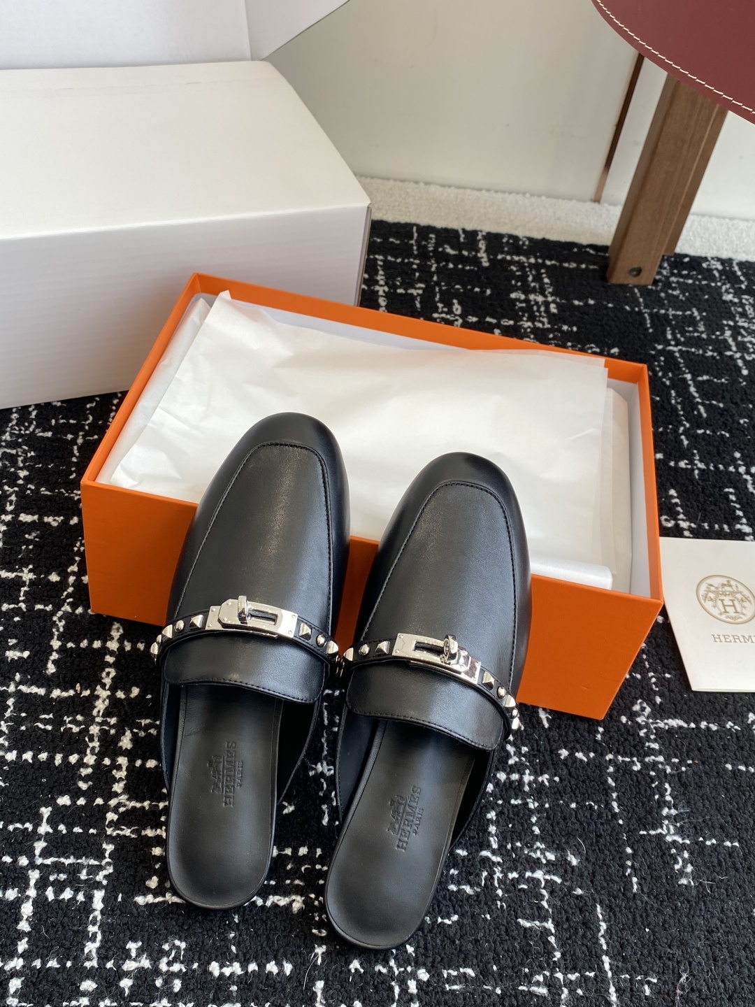 代购级(⚠️✈️飞机盒包装)
Hermes 爱马仕半拖 钮钉款 Kelly 毋庸置疑是奢侈品中的翘楚