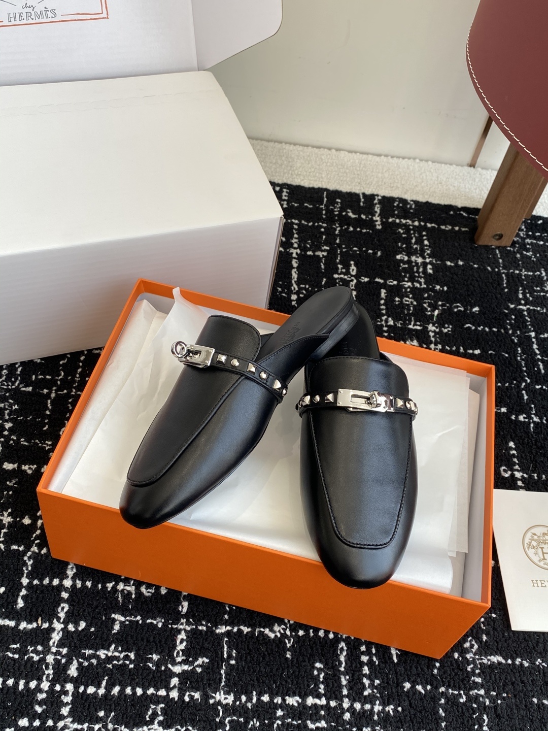 代购级(⚠️✈️飞机盒包装)
Hermes 爱马仕半拖 钮钉款 Kelly 毋庸置疑是奢侈品中的翘楚
