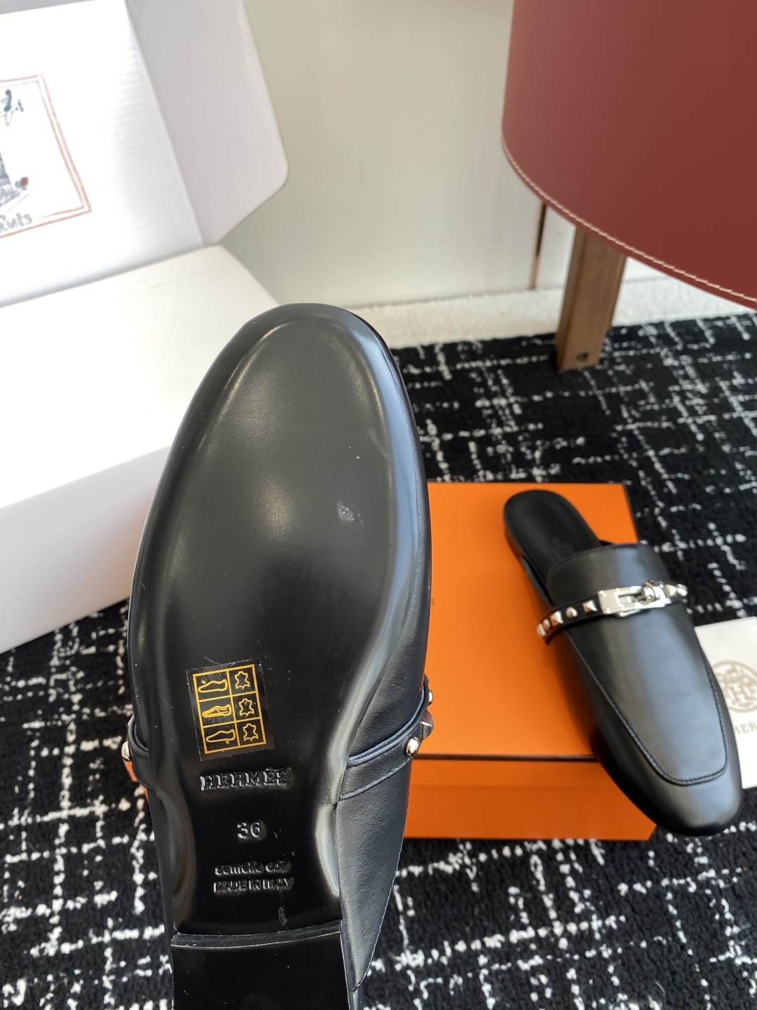 代购级(⚠️✈️飞机盒包装)
Hermes 爱马仕半拖 钮钉款 Kelly 毋庸置疑是奢侈品中的翘楚