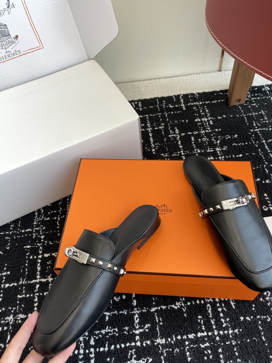 代购级(⚠️✈️飞机盒包装)
Hermes 爱马仕半拖 钮钉款 Kelly 毋庸置疑是奢侈品中的翘楚