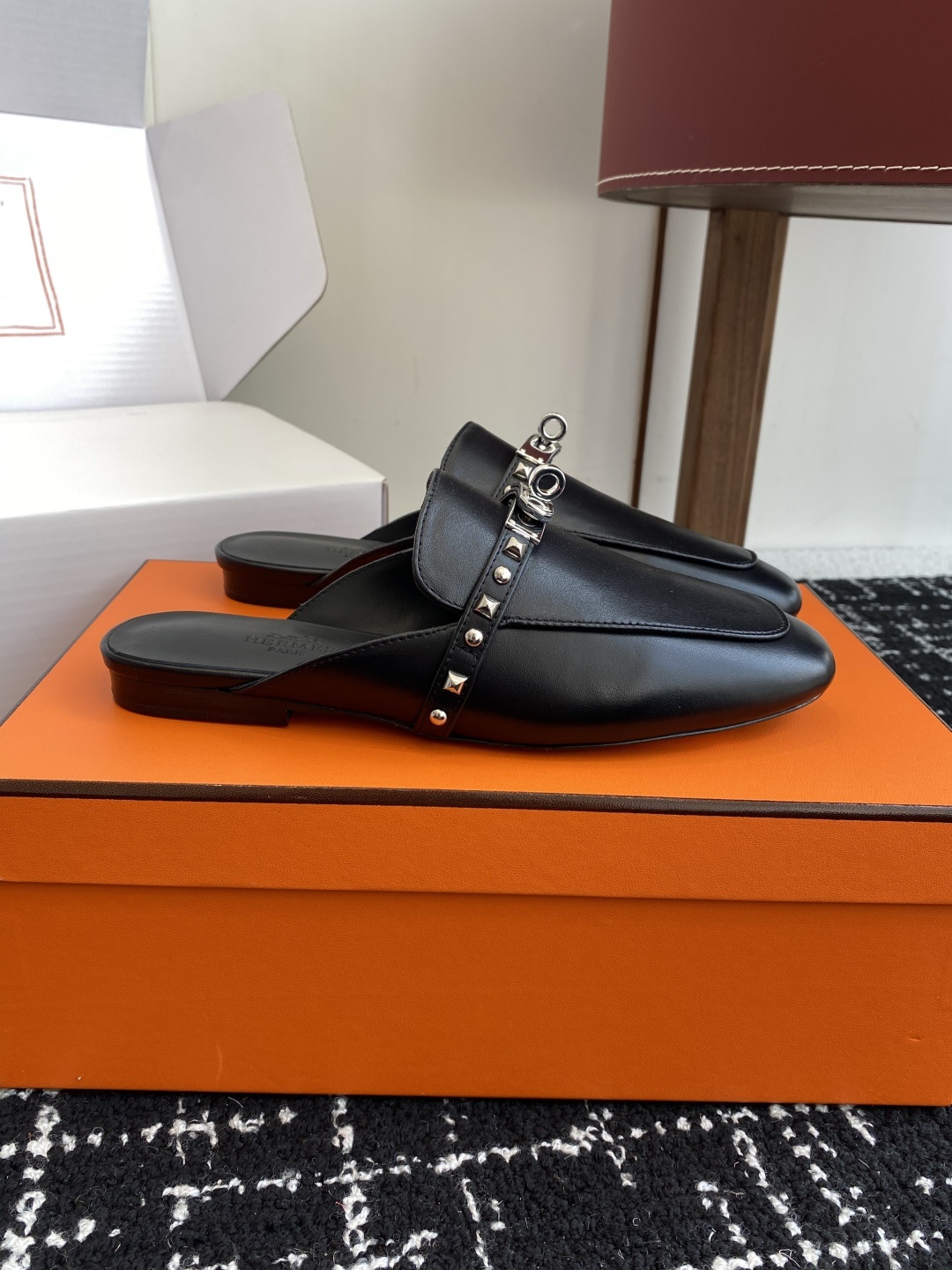 代购级(⚠️✈️飞机盒包装)
Hermes 爱马仕半拖 钮钉款 Kelly 毋庸置疑是奢侈品中的翘楚
