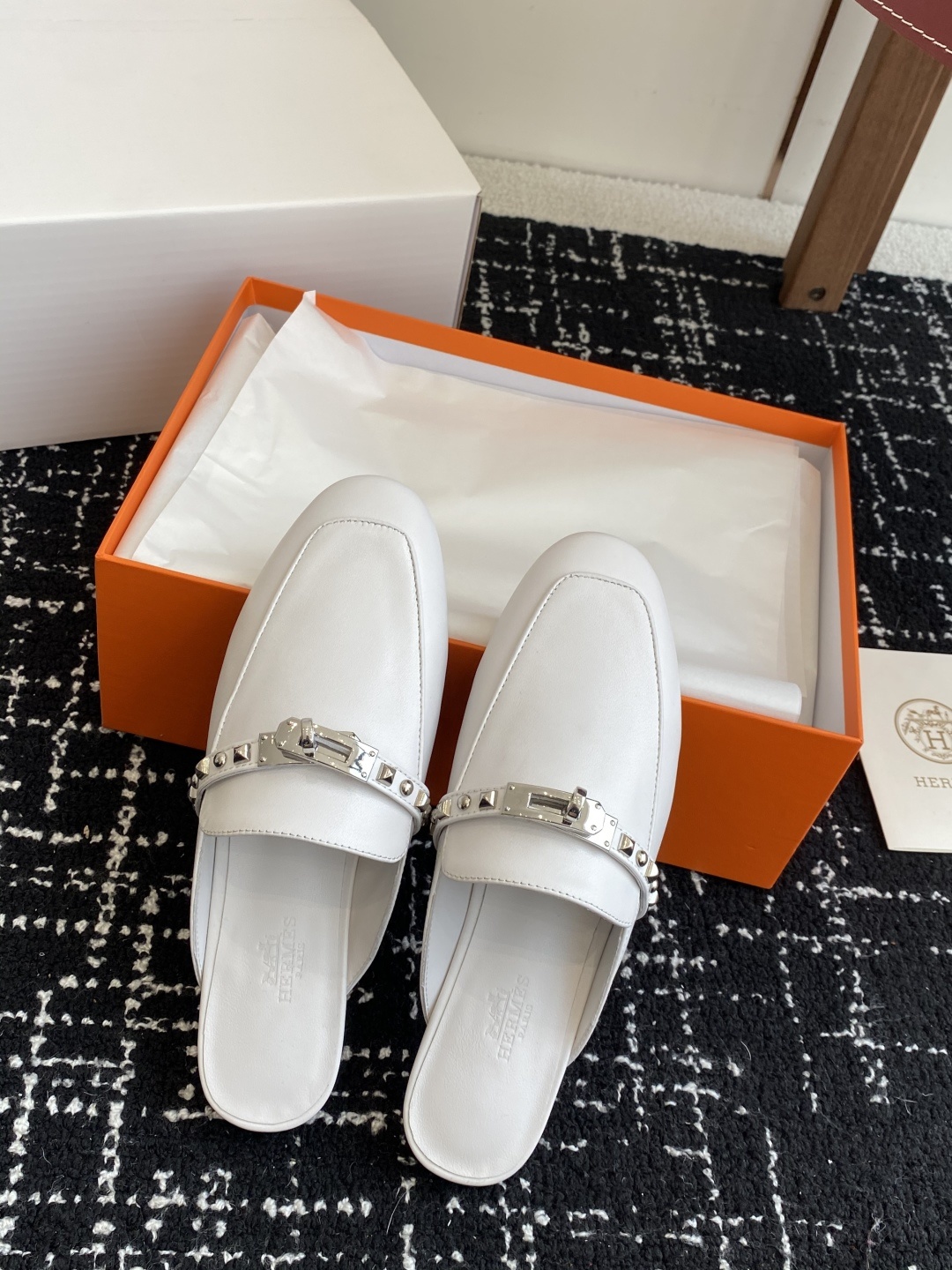 代购级(⚠️✈️飞机盒包装)
Hermes 爱马仕半拖 钮钉款 Kelly 毋庸置疑是奢侈品中的翘楚