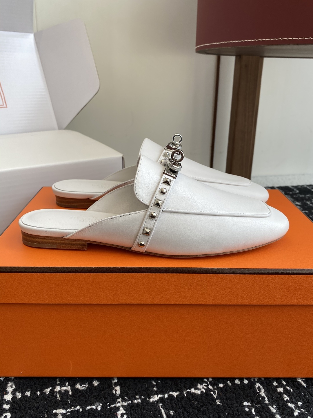 代购级(⚠️✈️飞机盒包装)
Hermes 爱马仕半拖 钮钉款 Kelly 毋庸置疑是奢侈品中的翘楚