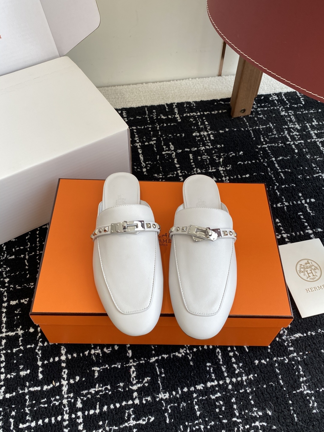 代购级(⚠️✈️飞机盒包装)
Hermes 爱马仕半拖 钮钉款 Kelly 毋庸置疑是奢侈品中的翘楚