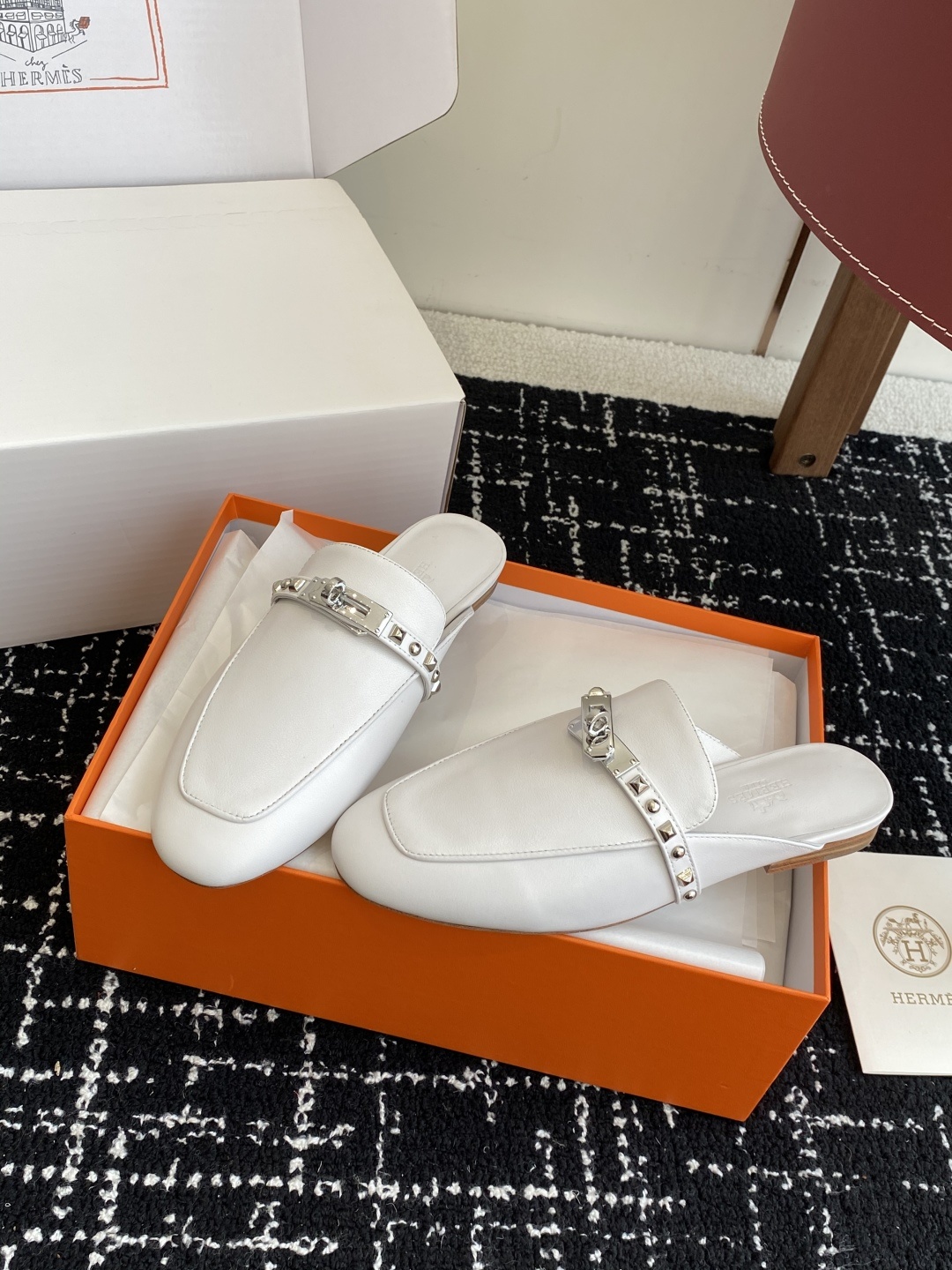 代购级(⚠️✈️飞机盒包装)
Hermes 爱马仕半拖 钮钉款 Kelly 毋庸置疑是奢侈品中的翘楚