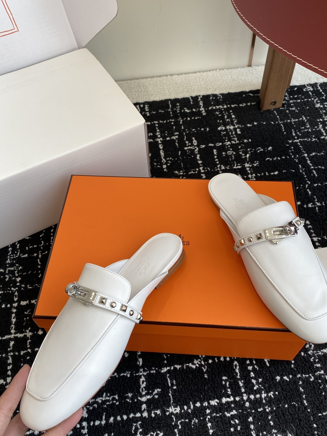代购级(⚠️✈️飞机盒包装)
Hermes 爱马仕半拖 钮钉款 Kelly 毋庸置疑是奢侈品中的翘楚