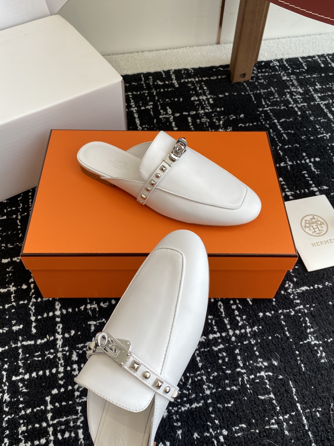 代购级(⚠️✈️飞机盒包装)
Hermes 爱马仕半拖 钮钉款 Kelly 毋庸置疑是奢侈品中的翘楚