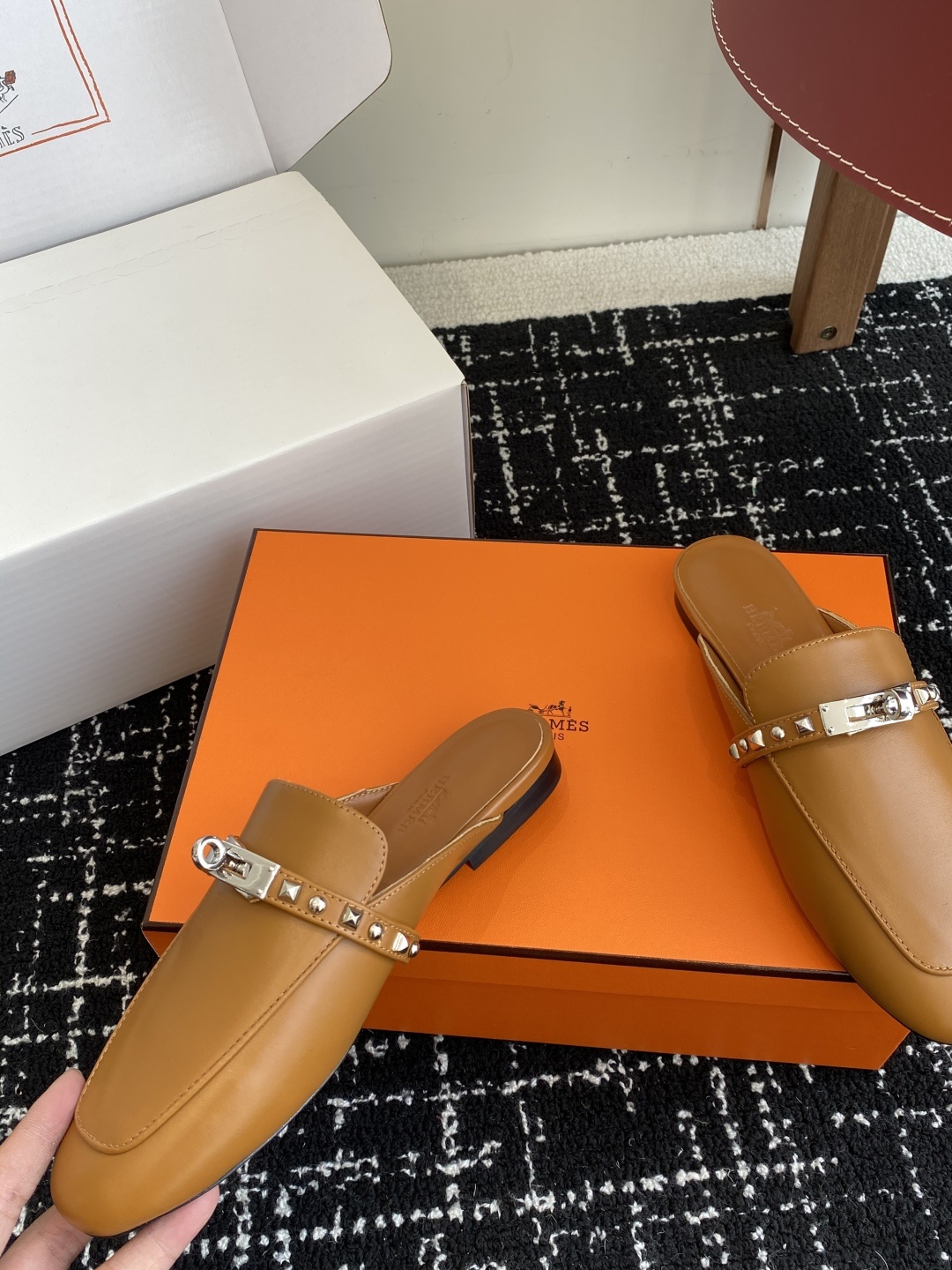 代购级(⚠️✈️飞机盒包装)
Hermes 爱马仕半拖 钮钉款 Kelly 毋庸置疑是奢侈品中的翘楚