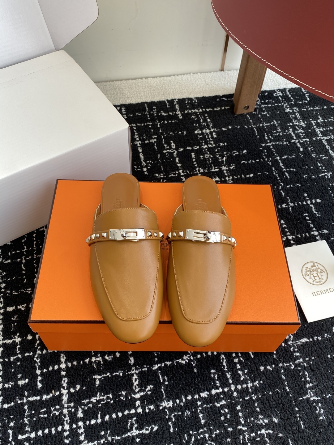 代购级(⚠️✈️飞机盒包装)
Hermes 爱马仕半拖 钮钉款 Kelly 毋庸置疑是奢侈品中的翘楚