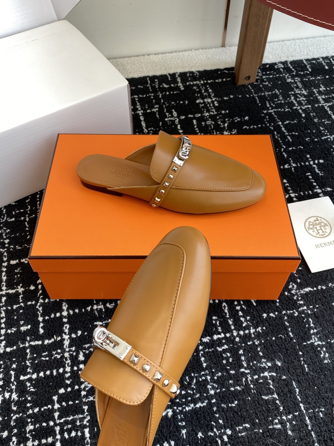 代购级(⚠️✈️飞机盒包装)
Hermes 爱马仕半拖 钮钉款 Kelly 毋庸置疑是奢侈品中的翘楚