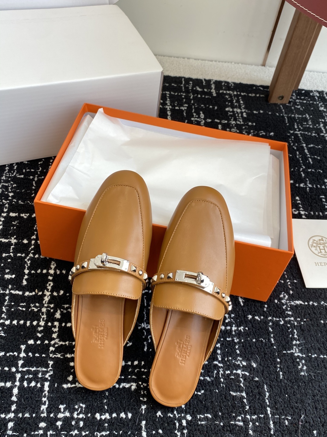 代购级(⚠️✈️飞机盒包装)
Hermes 爱马仕半拖 钮钉款 Kelly 毋庸置疑是奢侈品中的翘楚