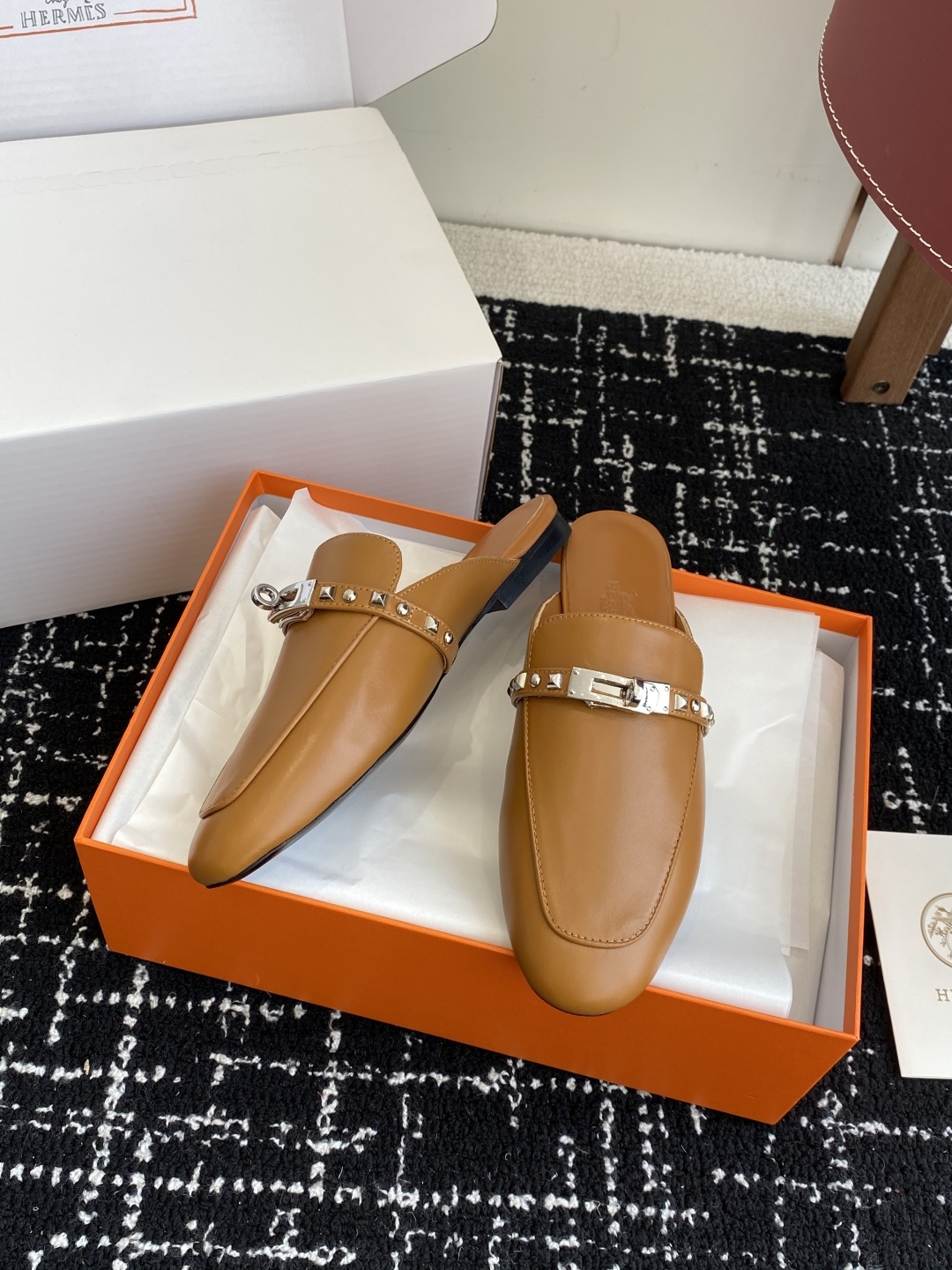 代购级(⚠️✈️飞机盒包装)
Hermes 爱马仕半拖 钮钉款 Kelly 毋庸置疑是奢侈品中的翘楚