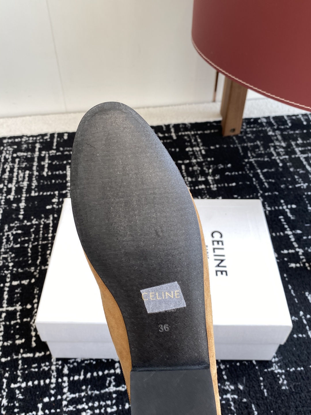 代购级
Celine 赛琳 凯旋门 25ss 春夏新款 半拖
压印celine标志彰显品牌魅力

面料：