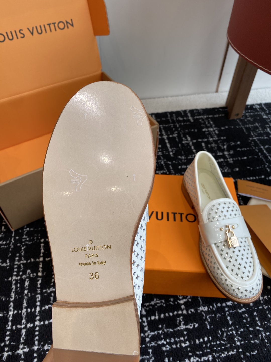 代购级
LV路易威登Louis Vuitton 25ss 春夏 冲孔乐福鞋。

市场高端产品质量 最新原