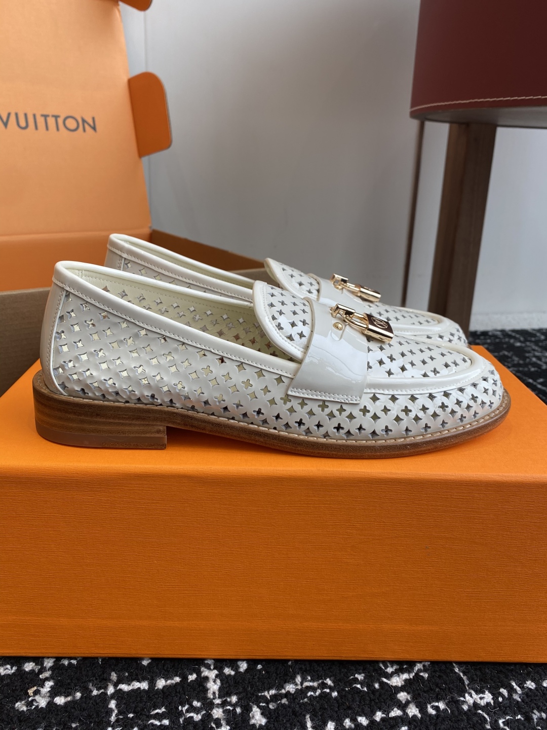 代购级
LV路易威登Louis Vuitton 25ss 春夏 冲孔乐福鞋。

市场高端产品质量 最新原