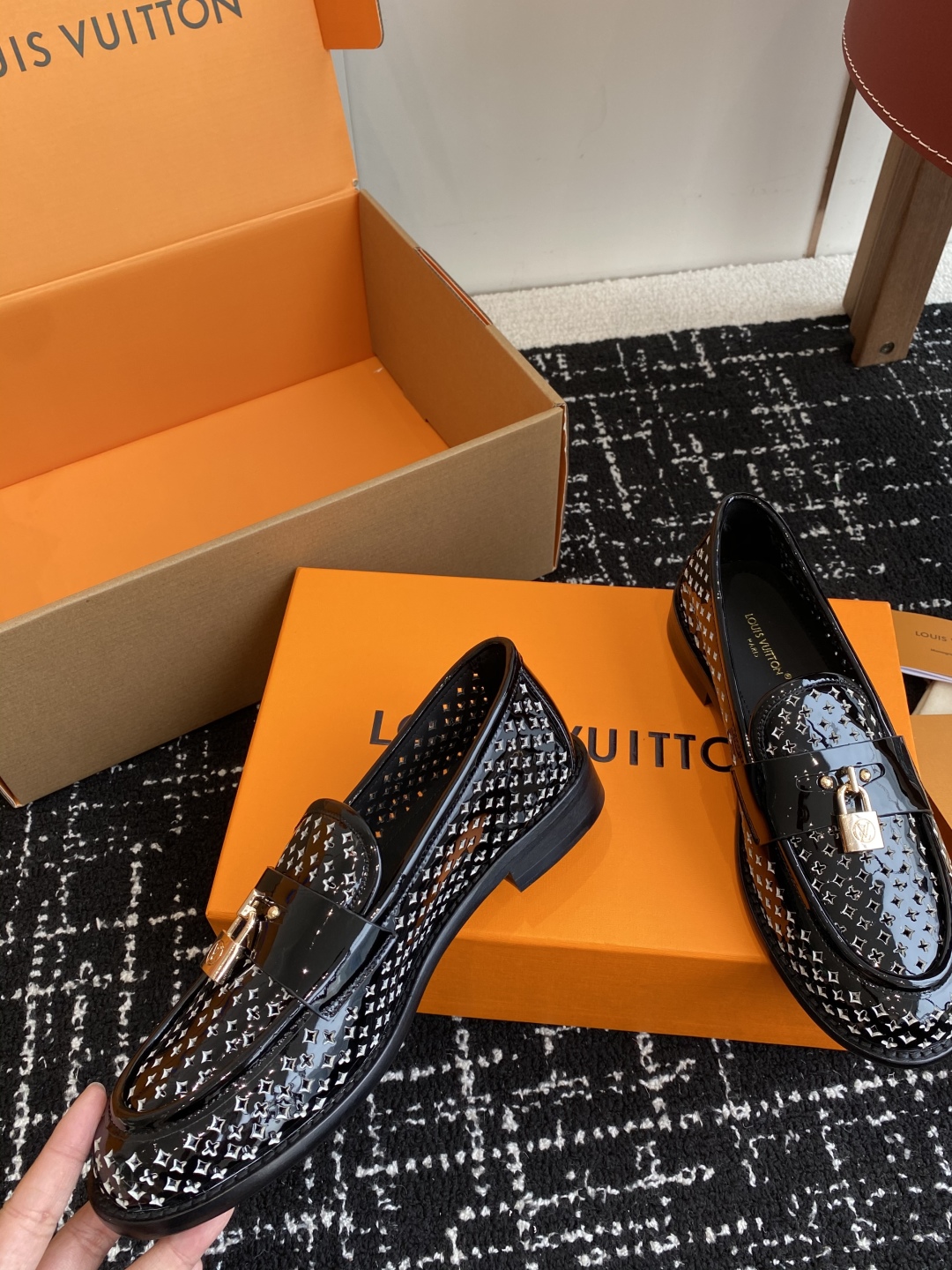 代购级
LV路易威登Louis Vuitton 25ss 春夏 冲孔乐福鞋。

市场高端产品质量 最新原