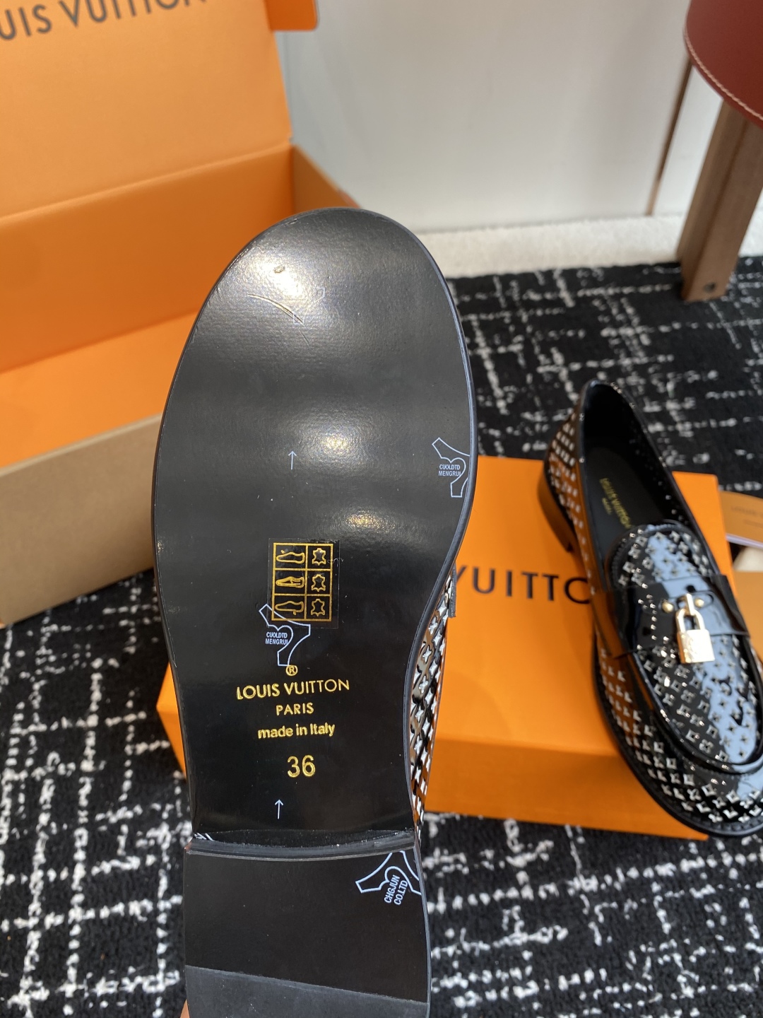 代购级
LV路易威登Louis Vuitton 25ss 春夏 冲孔乐福鞋。

市场高端产品质量 最新原