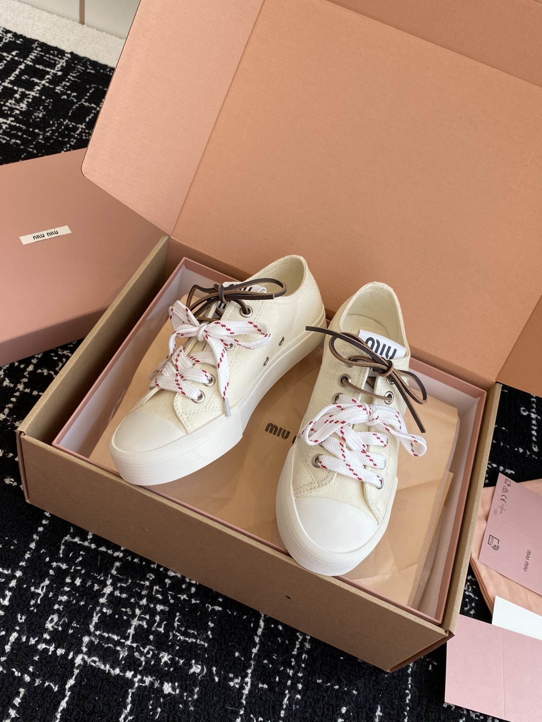 代购级（官网同步✈️盒包装）MiuMiu缪缪 25ss 最新款美式复古风 双鞋带 帆布 半拖 中绑 高绑