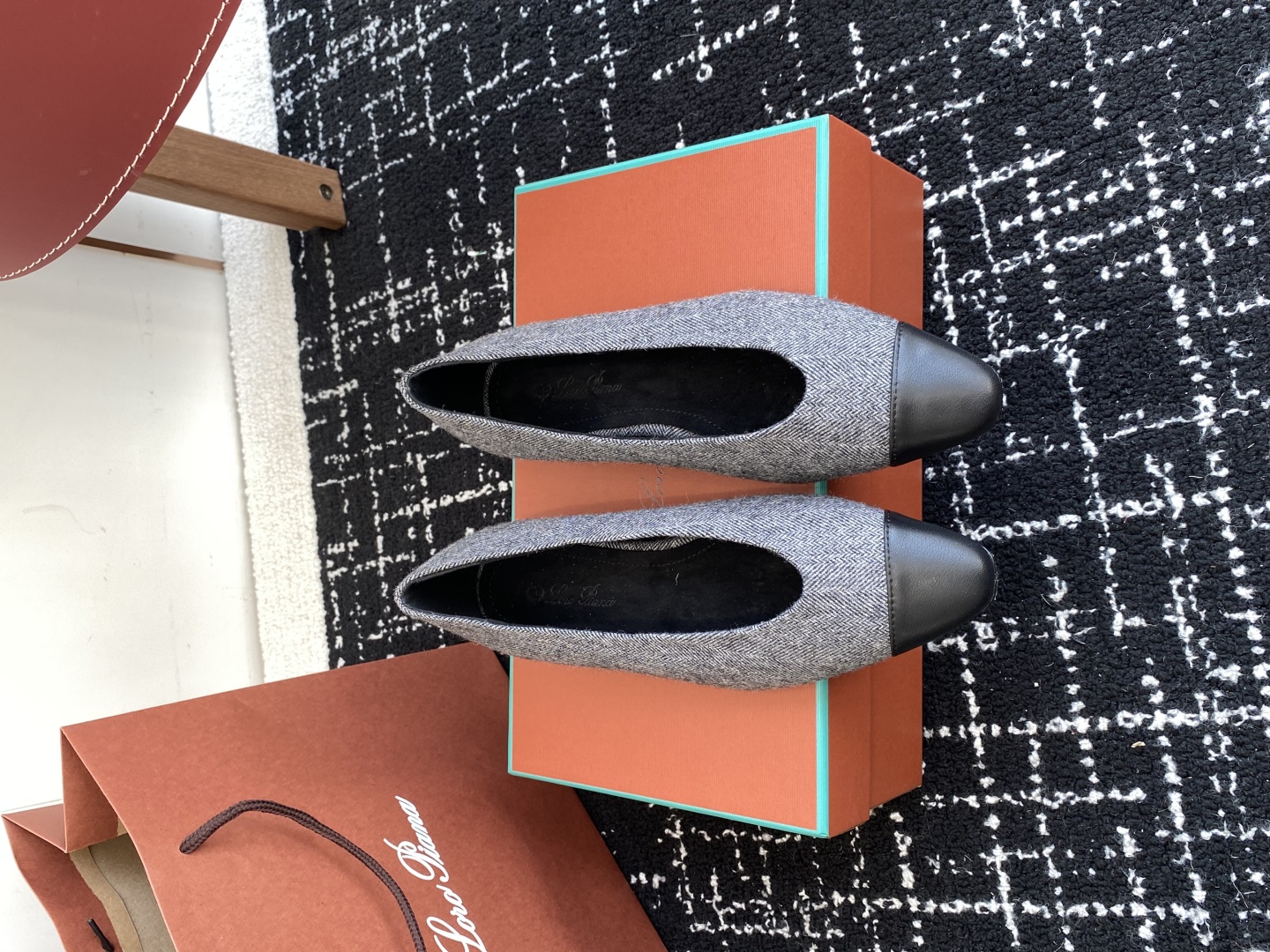 代购级
Loro Piana/ lp。 25ss 春夏新款 经典绝美 复古平底单鞋 

极简主义风格，复