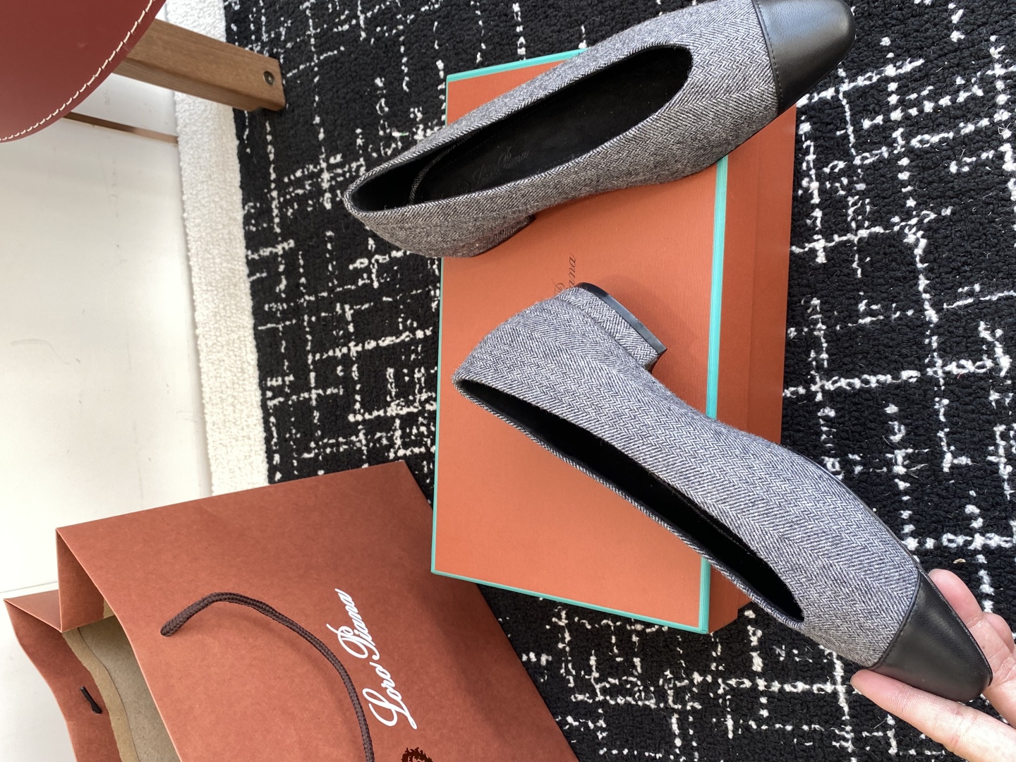代购级
Loro Piana/ lp。 25ss 春夏新款 经典绝美 复古平底单鞋 

极简主义风格，复