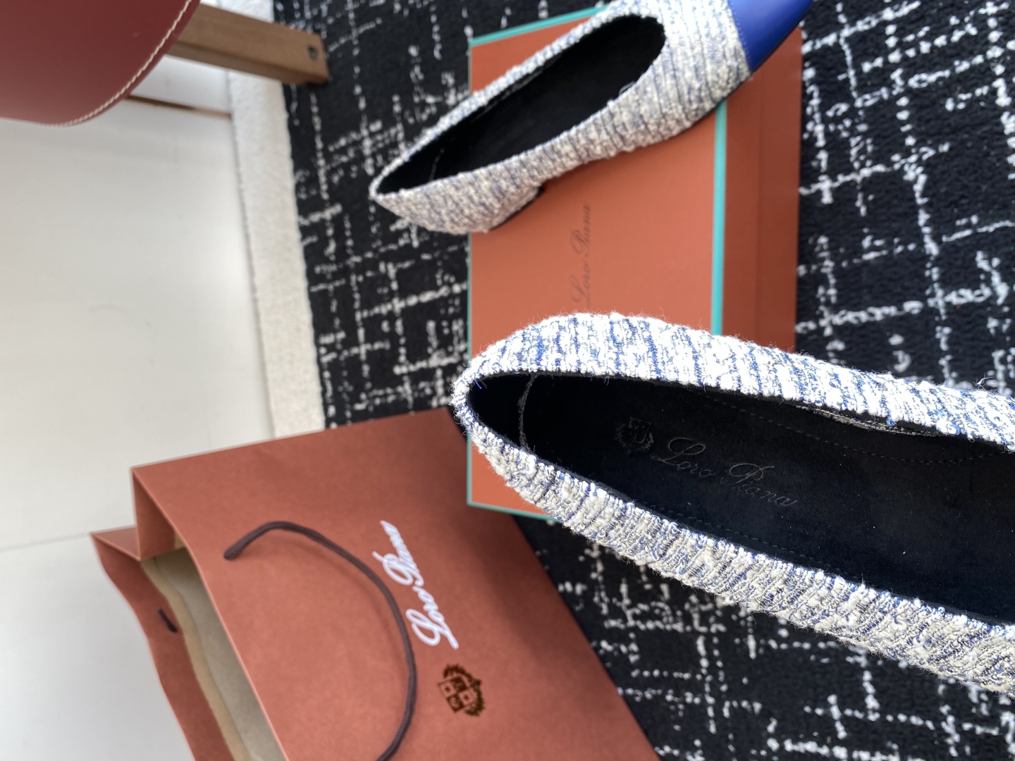代购级
Loro Piana/ lp。 25ss 春夏新款 经典绝美 复古平底单鞋 

极简主义风格，复