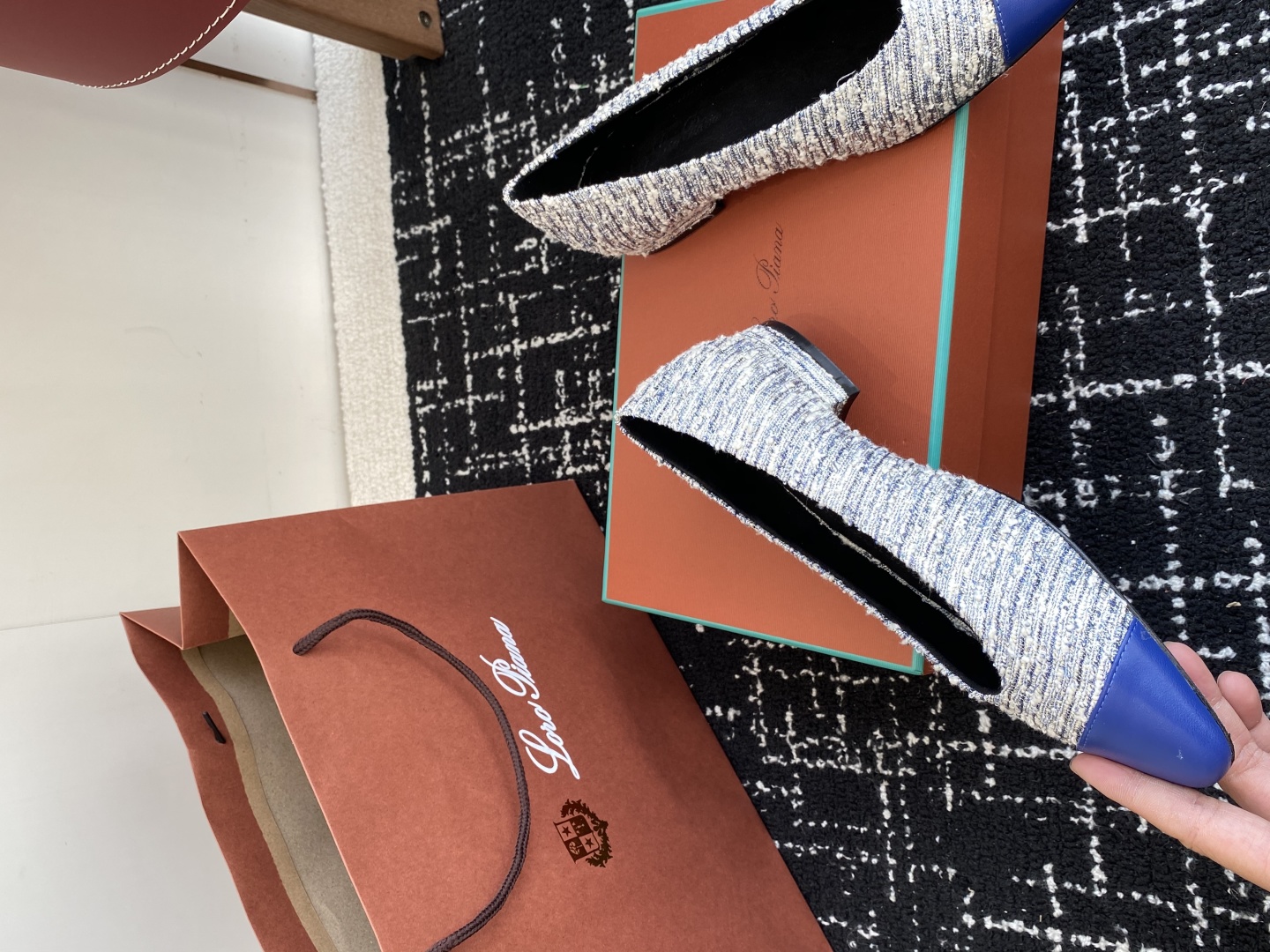代购级
Loro Piana/ lp。 25ss 春夏新款 经典绝美 复古平底单鞋 

极简主义风格，复
