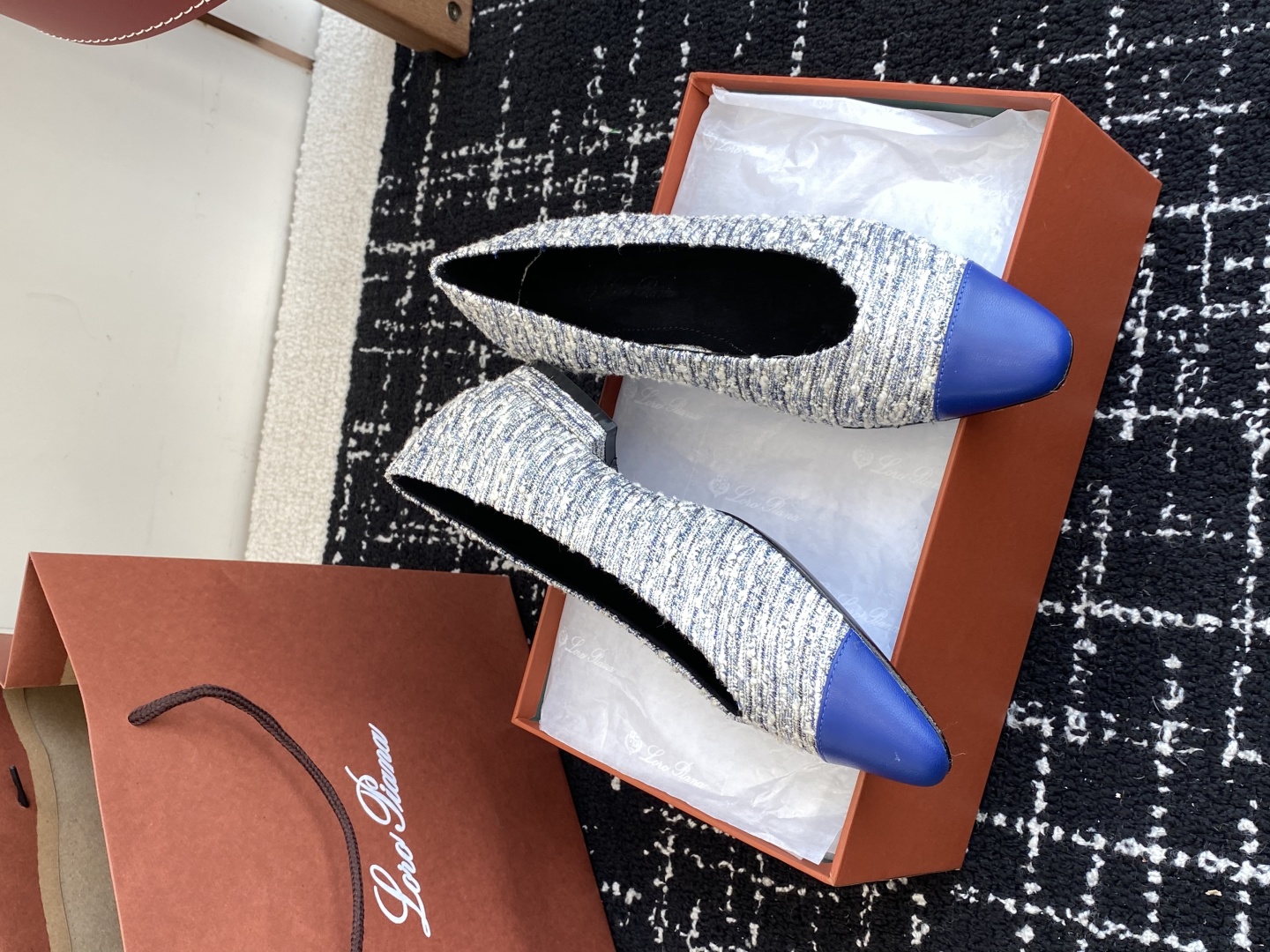 代购级
Loro Piana/ lp。 25ss 春夏新款 经典绝美 复古平底单鞋 

极简主义风格，复