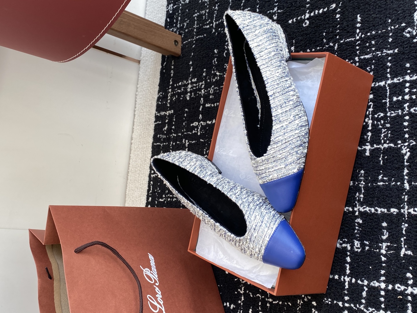 代购级
Loro Piana/ lp。 25ss 春夏新款 经典绝美 复古平底单鞋 

极简主义风格，复