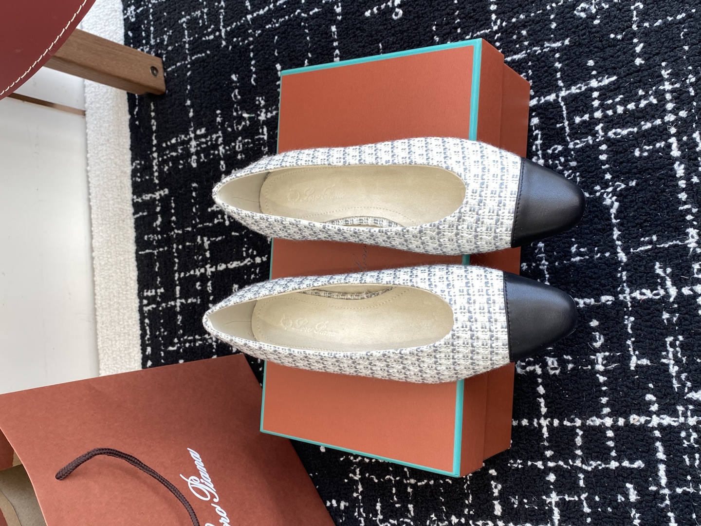 代购级
Loro Piana/ lp。 25ss 春夏新款 经典绝美 复古平底单鞋 

极简主义风格，复