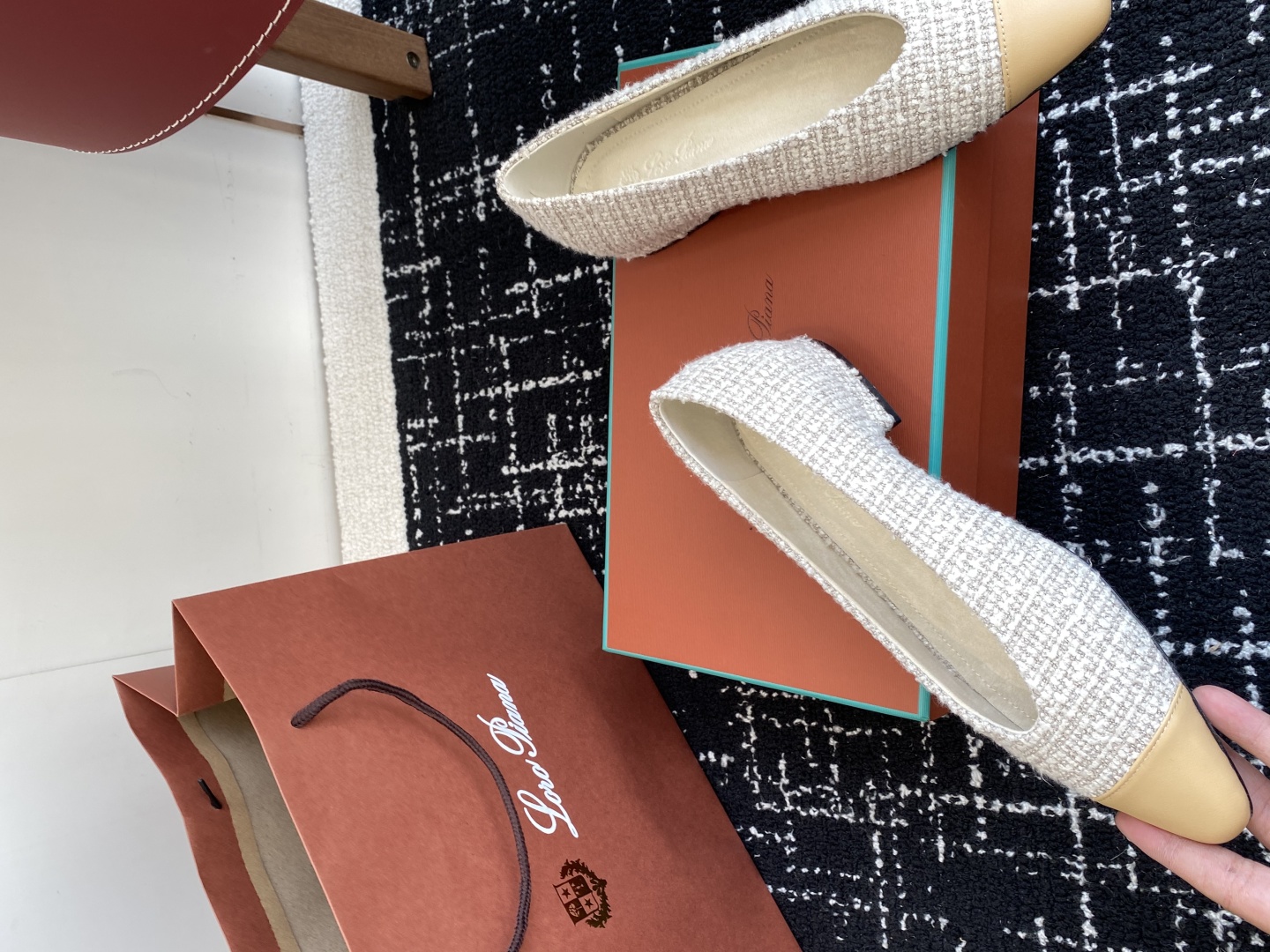 代购级
Loro Piana/ lp。 25ss 春夏新款 经典绝美 复古平底单鞋 

极简主义风格，复