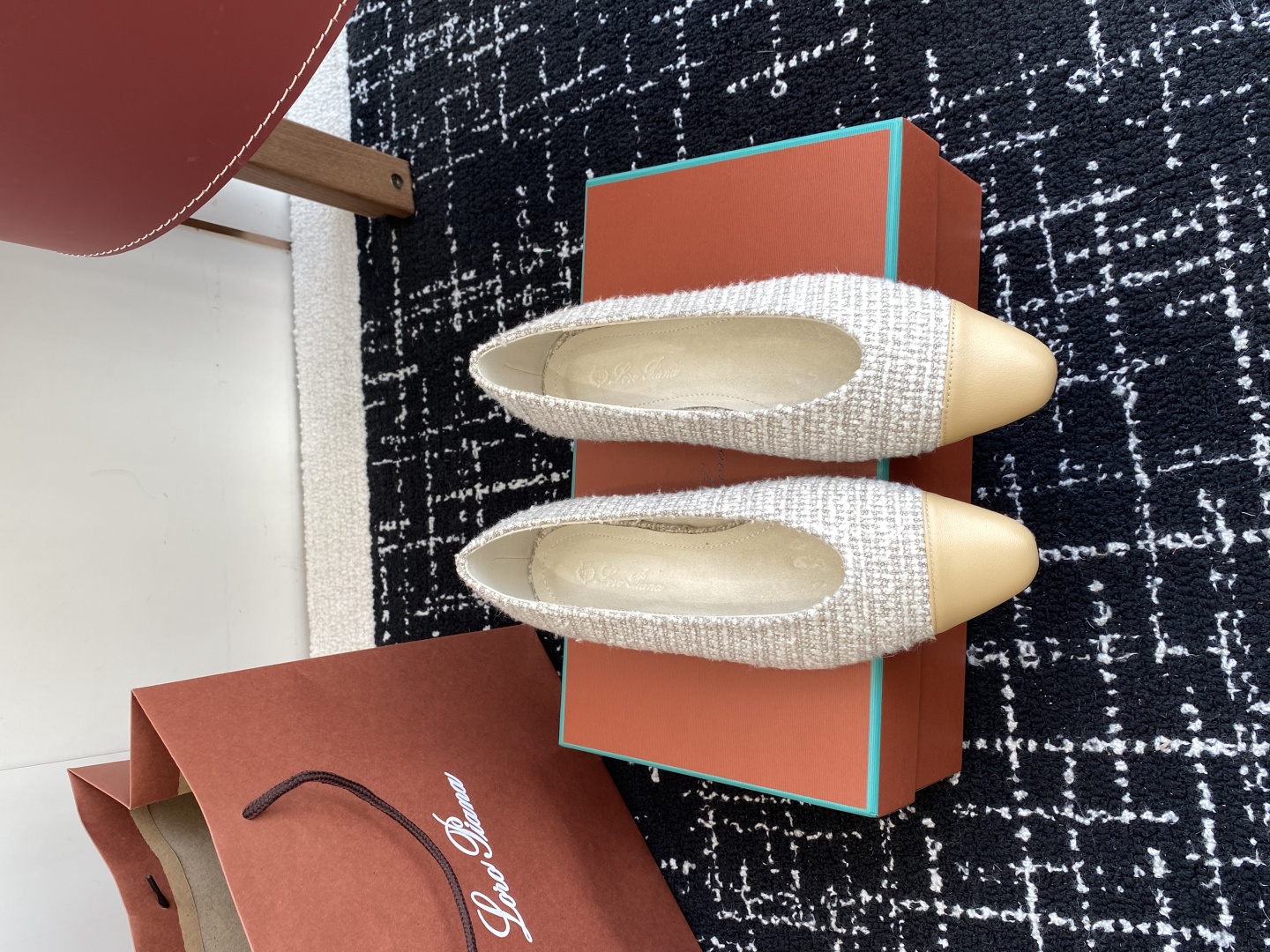 代购级
Loro Piana/ lp。 25ss 春夏新款 经典绝美 复古平底单鞋 

极简主义风格，复