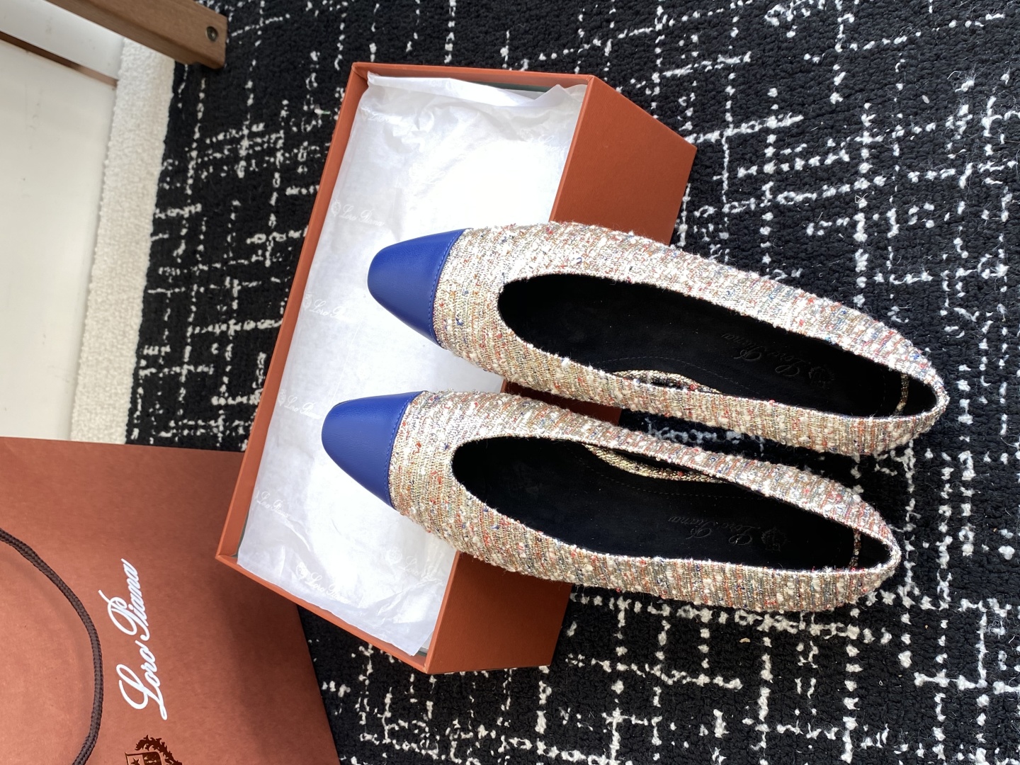 代购级
Loro Piana/ lp。 25ss 春夏新款 经典绝美 复古平底单鞋 

极简主义风格，复